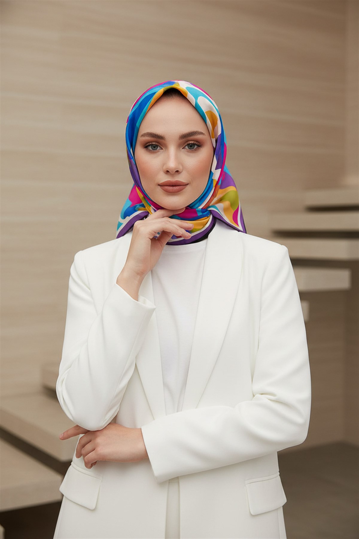 %100 Twill İpek Geometrik Desenli Mor - Saks Renkli 90x90 Eşarp Dikim Şekli : El Dikişi