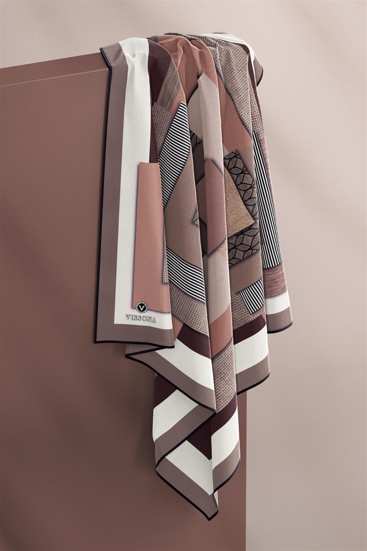 %100 Twill İpek Geometrik Desenli Bakır - Bej Renkli 90x90 Eşarp Dikim Şekli : El Dikişi