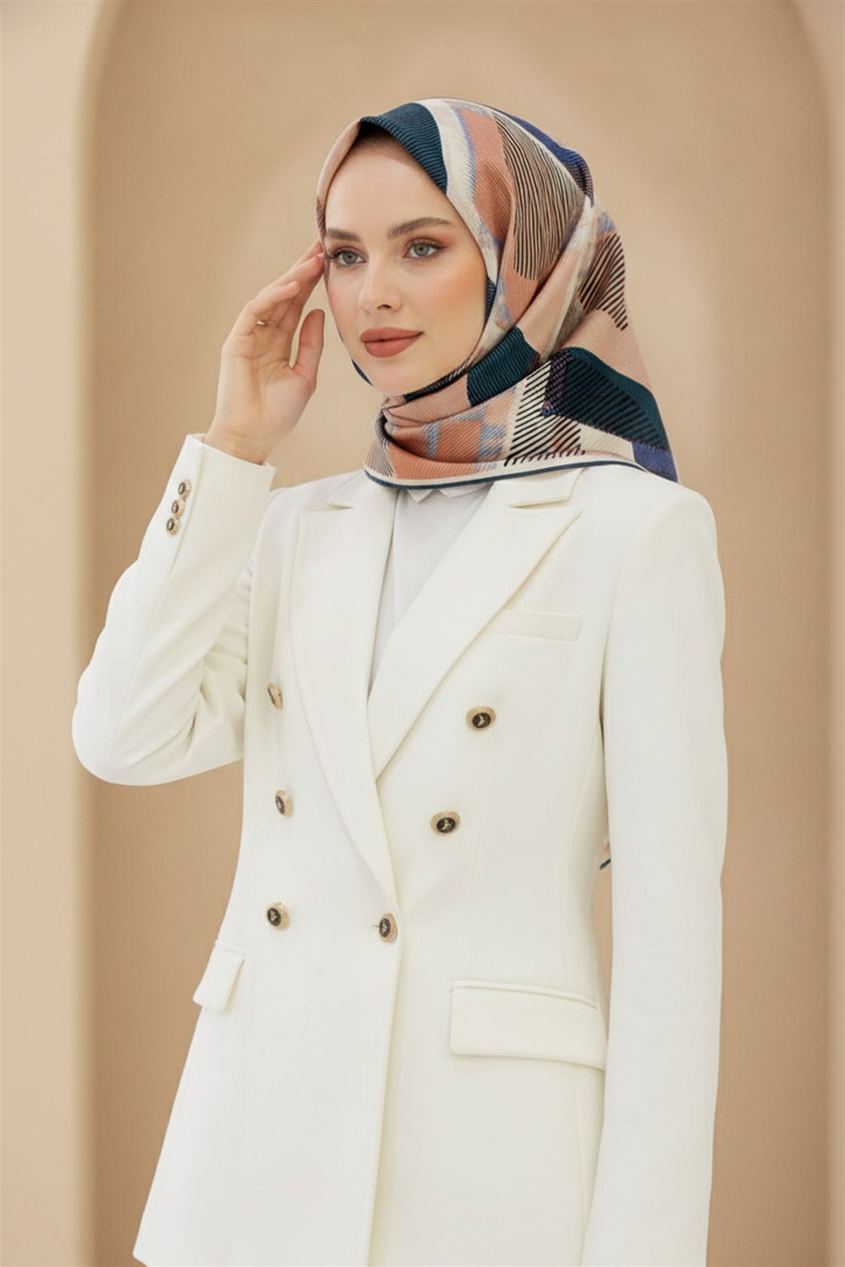 %100 Twill İpek Geometri Desenli Lacivert - Vizon Renkli 90x90 Eşarp Kenar Dikiş Şekli El Dikişli