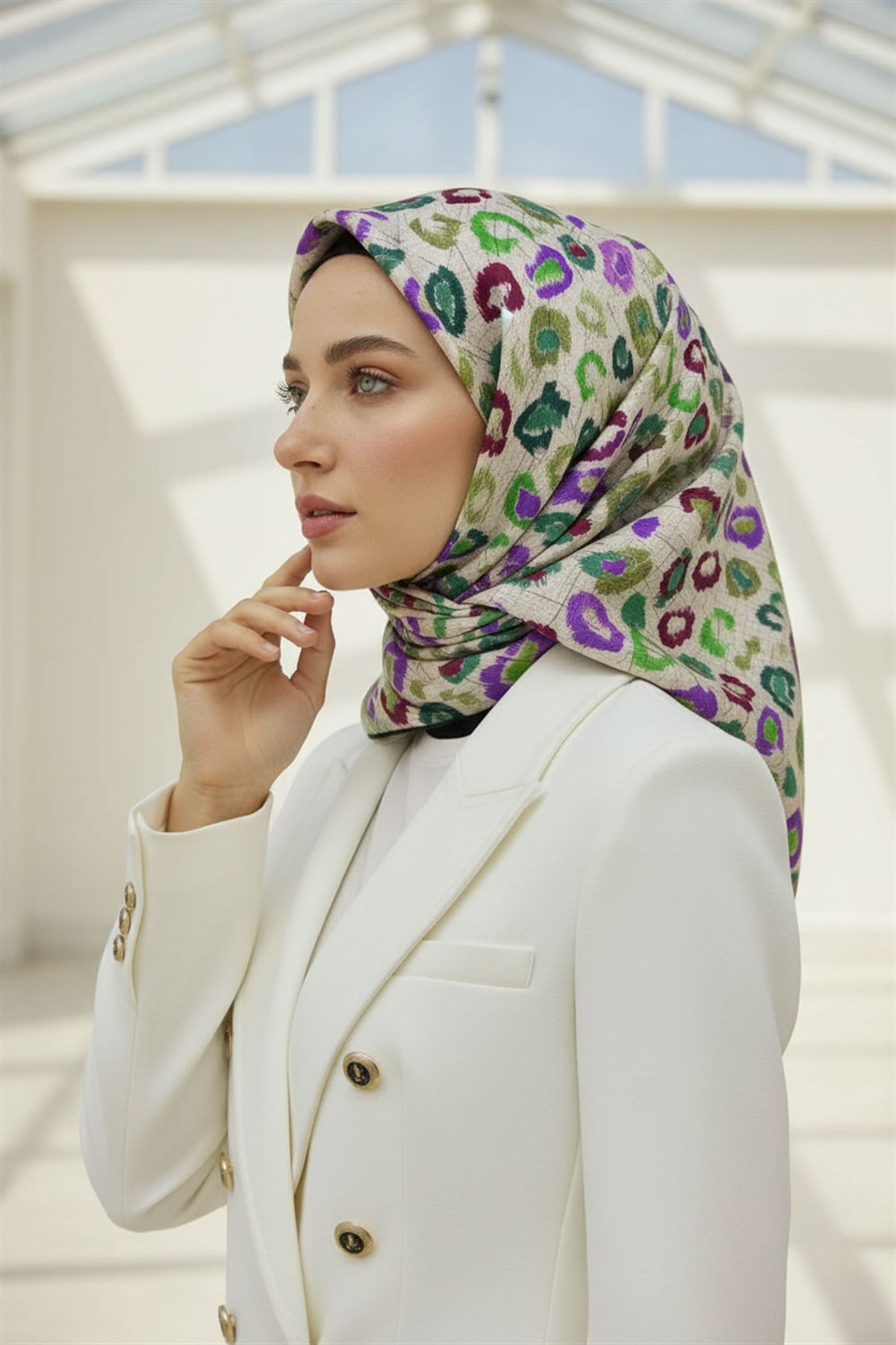 %100 Twill İpek Renkli Leopari Desenli Mor - Haki Yeşili Renkli 90x90 Eşarp Kenar Dikiş Şekli El Dikişli