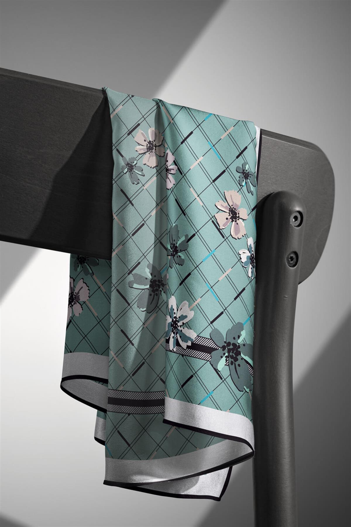 %100 Twill İpek Çıtır Çiçek Desenli Su Yeşili - Krem Renkli 90x90 Eşarp Dikim Şekli : El Dikişi