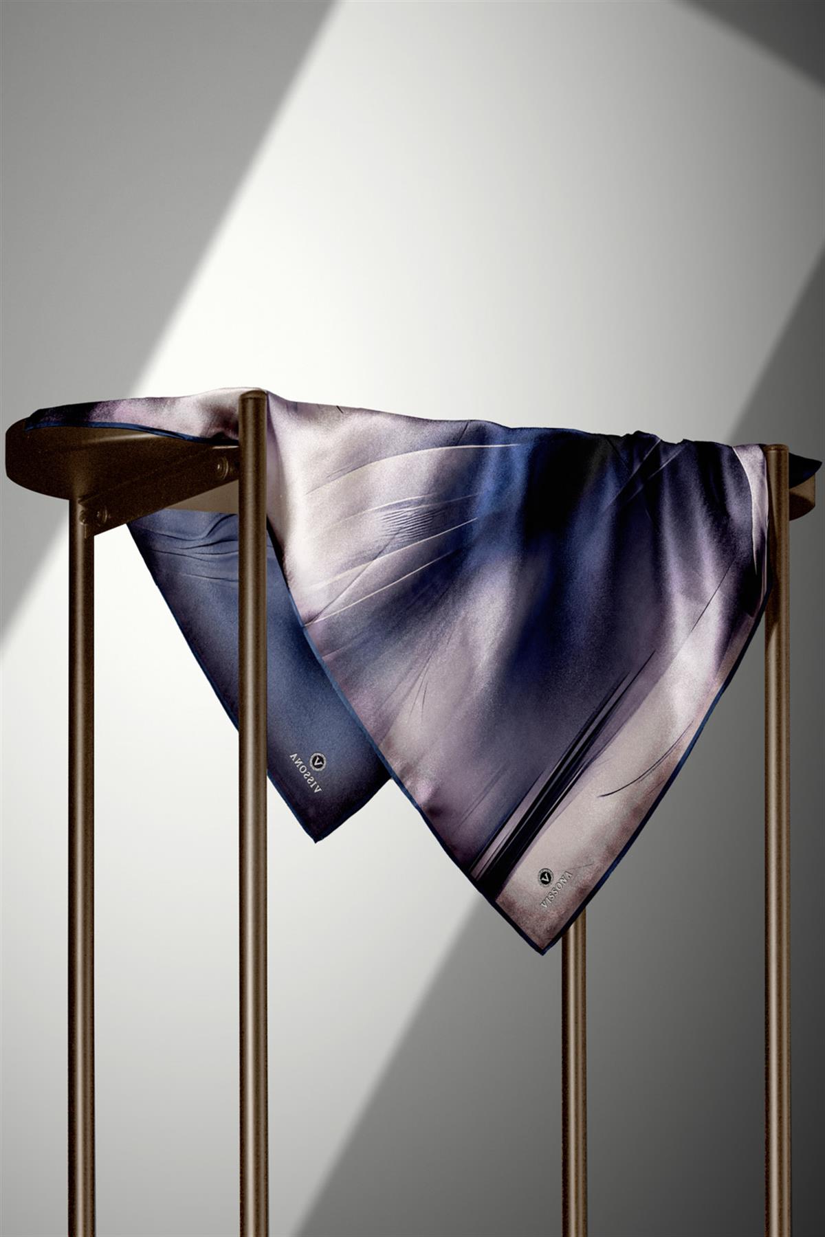%100 Twill İpek Degrade Duman Lacivert Renkli 90x90 Eşarp Dikim Şekli : El Dikişi