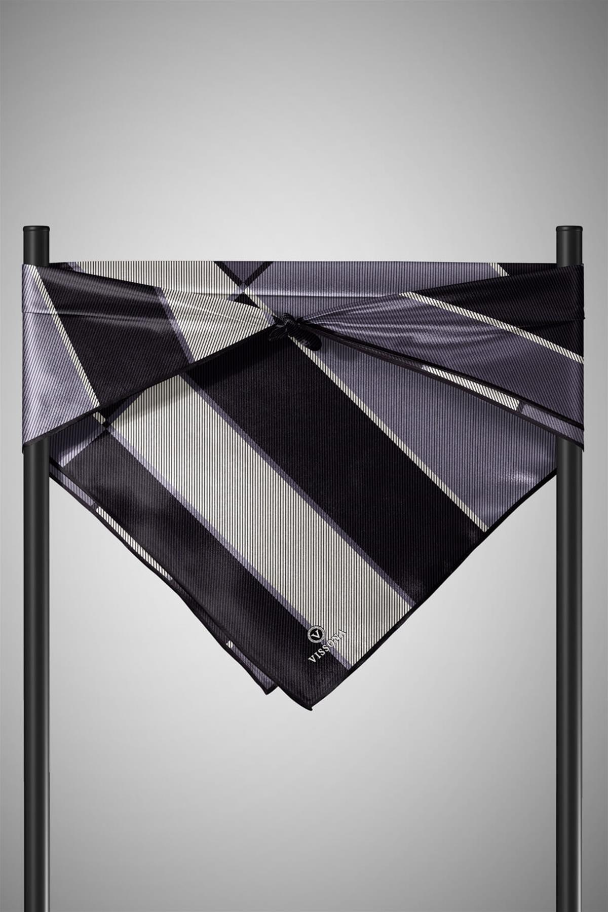 %100 Twill İpek Geometrik Desenli Gri Renkli 90x90 Eşarp Dikim Şekli : El Dikişi