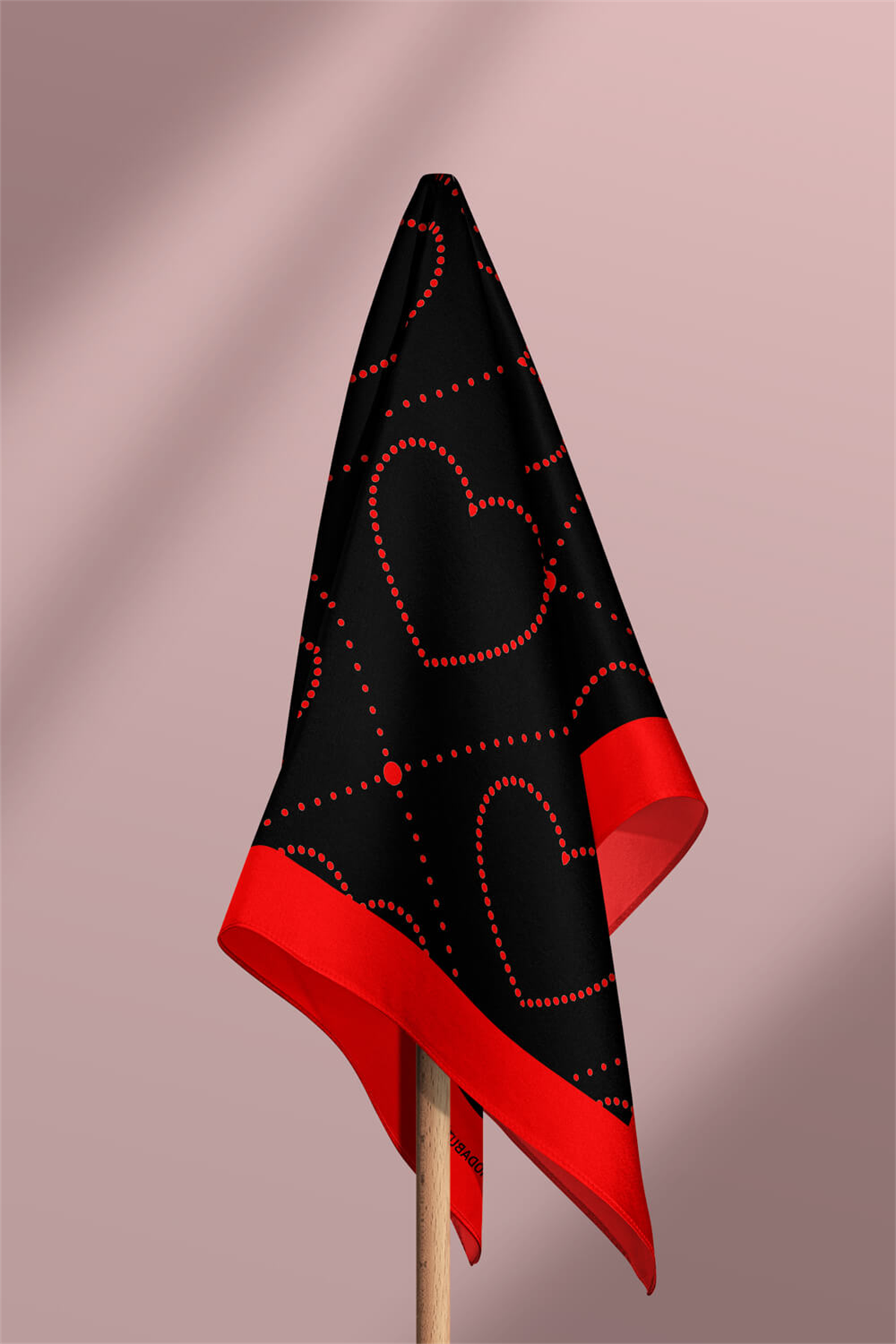 V23 Kadın Kalp Desenli Bandana 50x50 Kırmızı Siyah DG0446-22