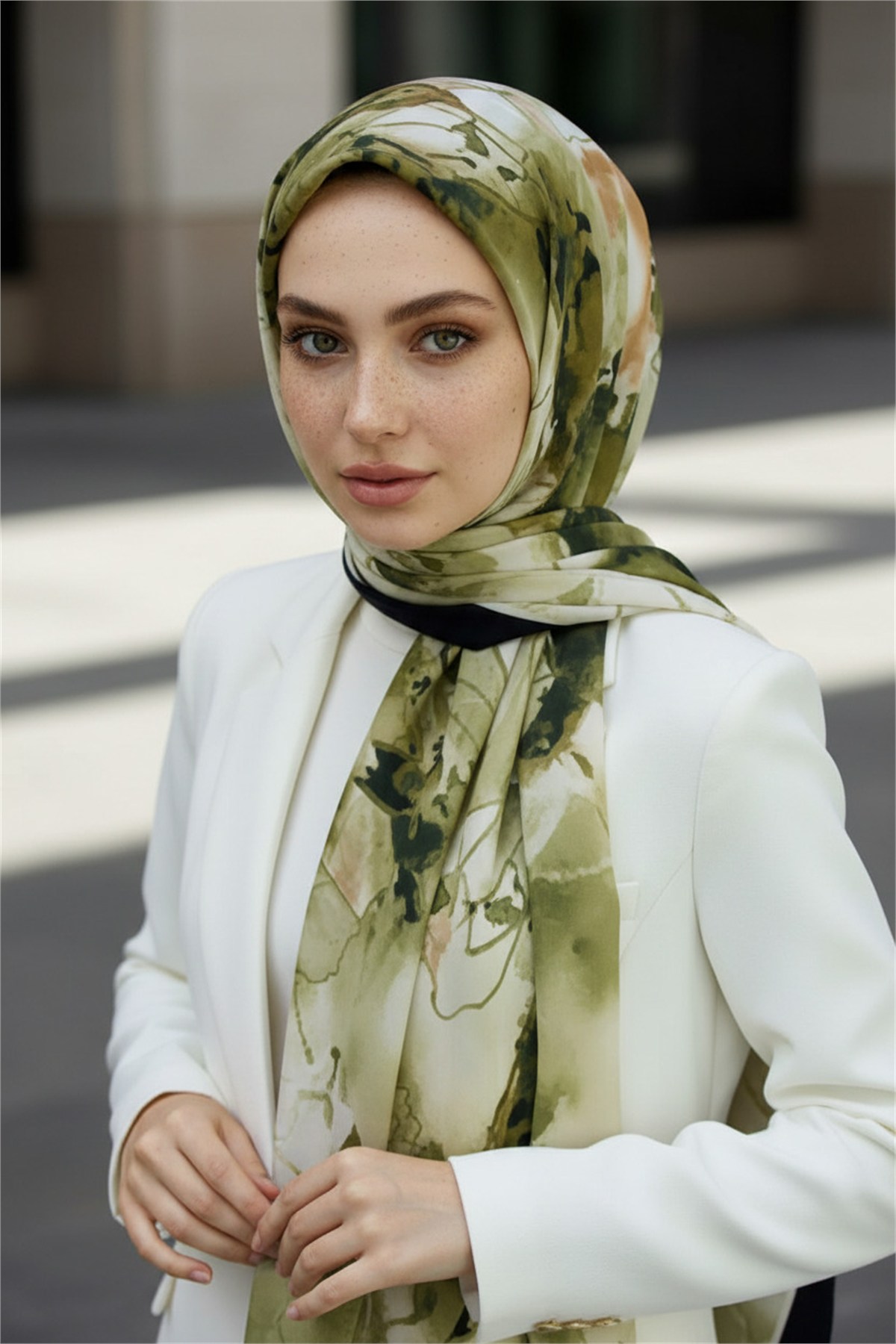 KREP SULU BOYA YAPRAK DESENLİ HAKİ YEŞİLİ RENKLİ 75X195 KIRIŞMAZ ŞAL