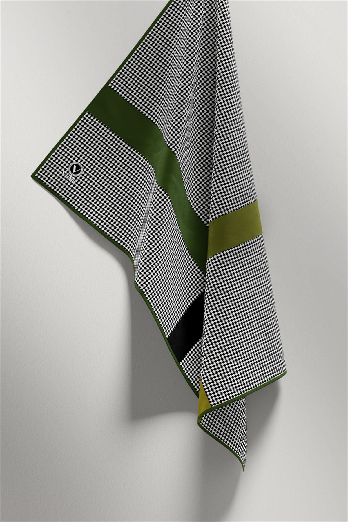 Twill Kazayaklı Şerit Desenli Zümrüt Yeşili Renkli 90x90 Eşarp (İpek İçermez) Dikim Şekli : El Dikişi