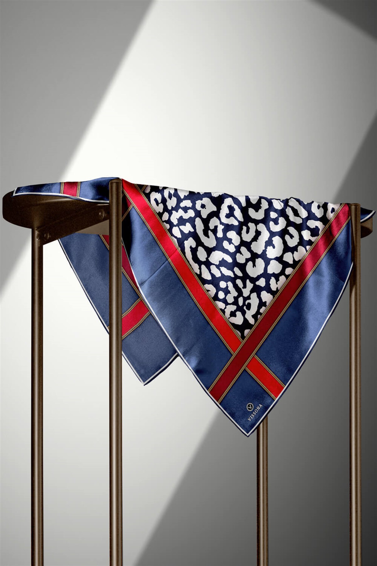 %100 Twill İpek Leopar Desenli İndigo - Kırmızı Renkli 90x90 Eşarp Dikim Şekli : El Dikişi