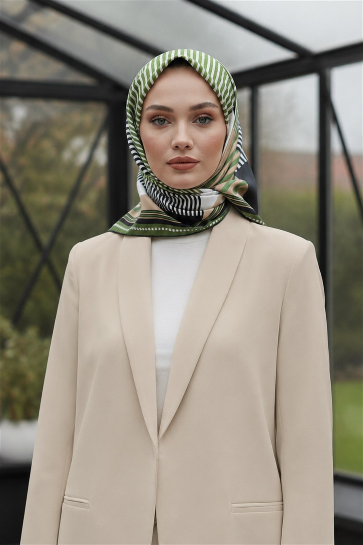 %100 Twill İpek Geometrik Desenli Haki Renkli 90x90 Eşarp Dikim Şekli : El Dikişi
