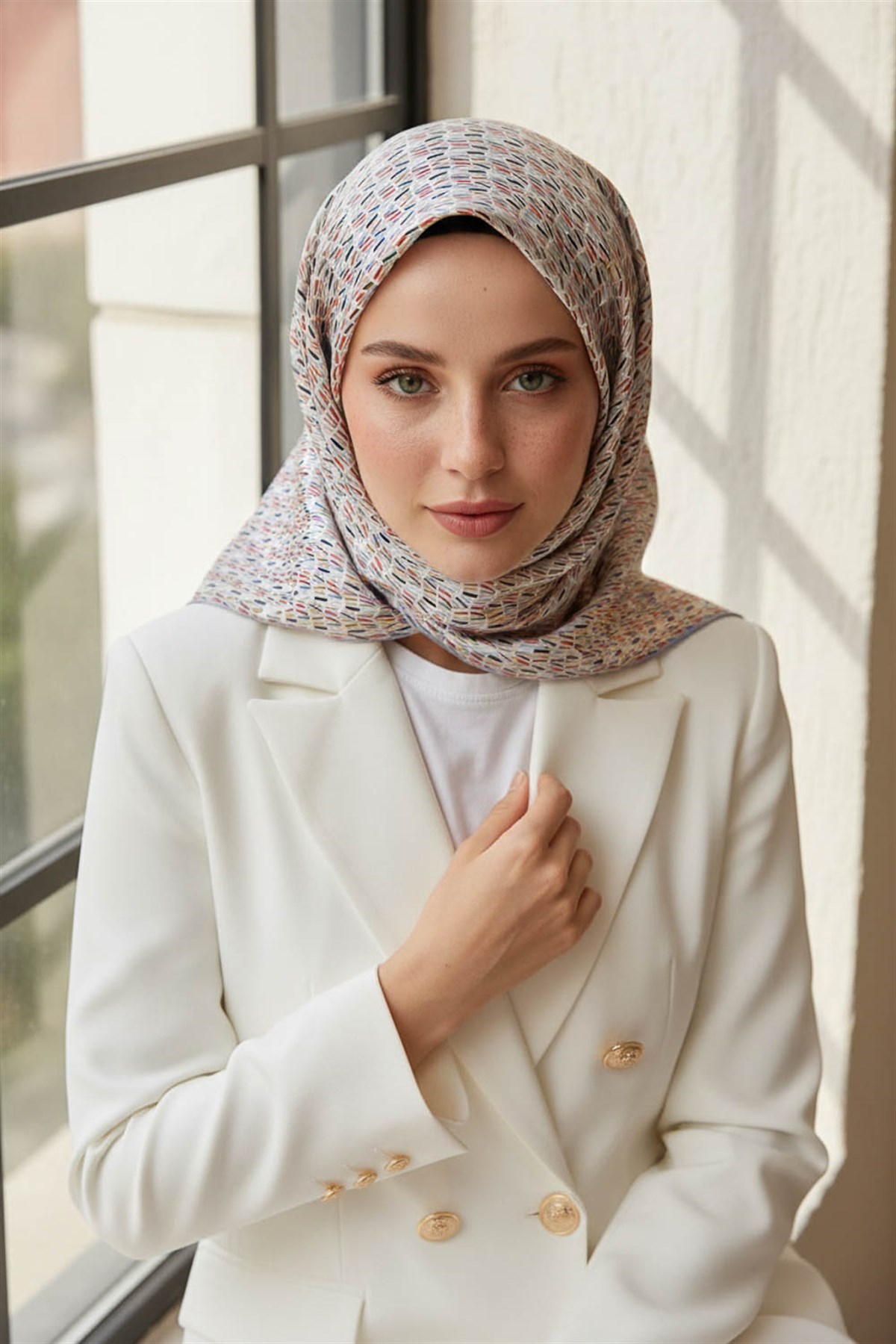 %100 Twill İpek Çizgi Desenli Gri Renkli 90x90 Eşarp Dikim Şekli : El Dikişi