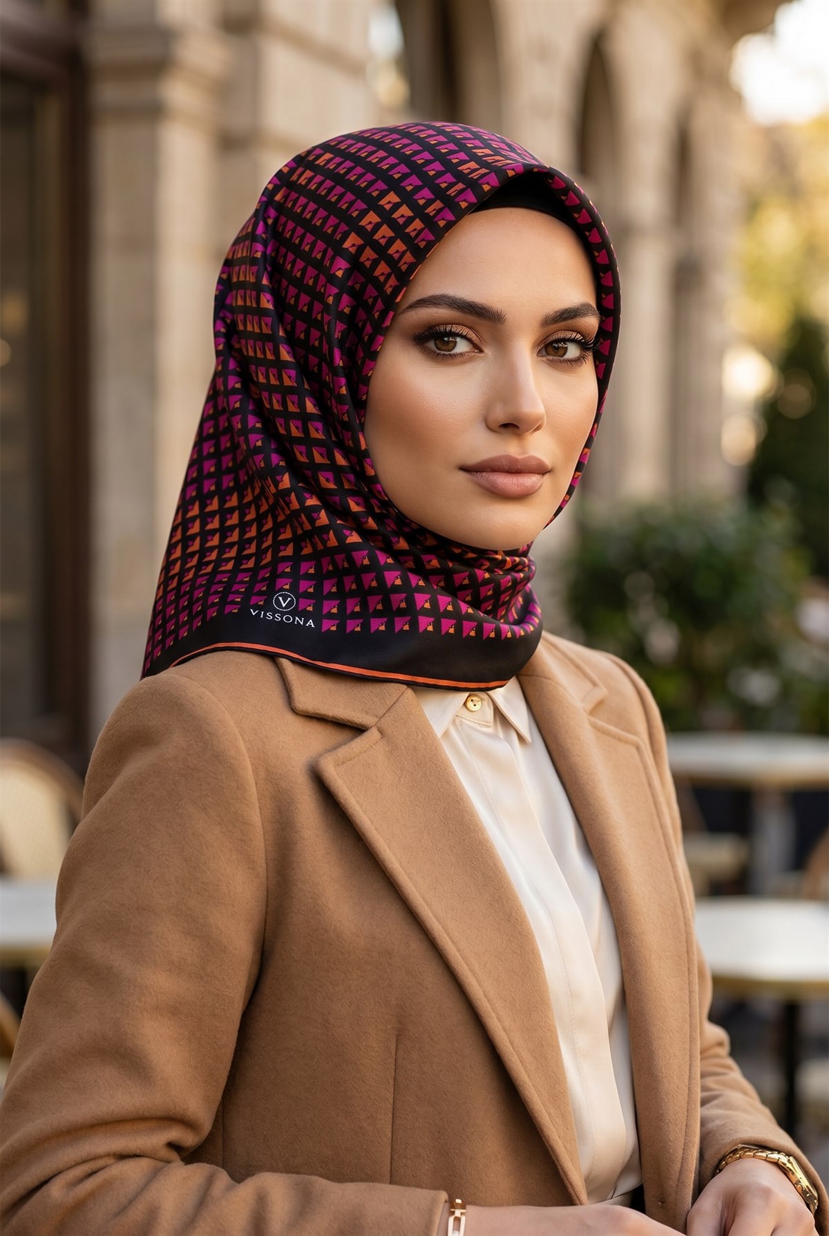 %100 Twill İpek Geometrik Desenli Fuşya - Turuncu Renkli 90x90 Eşarp Dikim Şekli : El Dikişi