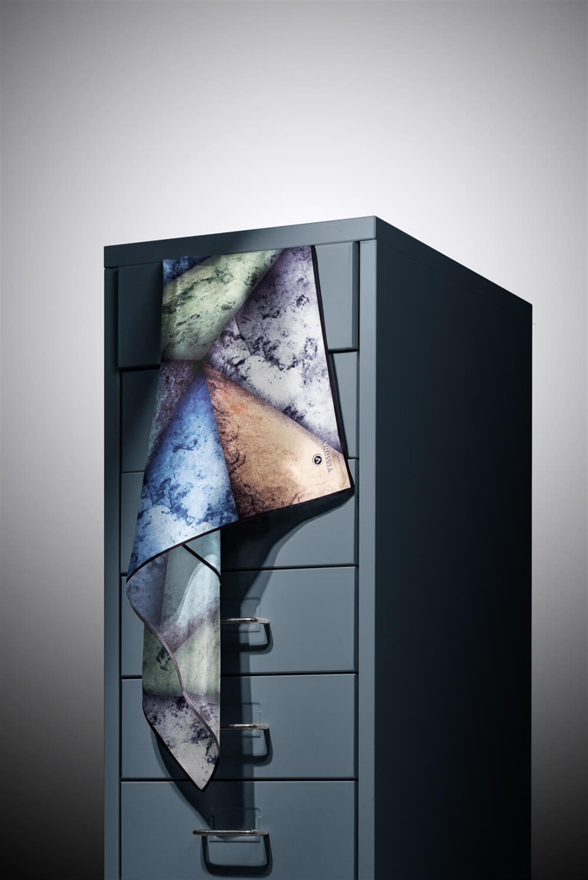 %100 Twill İpek Dokulu Ve Geometrik Desenli Bebe Mavisi - Mint Yeşili Renkli 90x90 Eşarp Dikim Şekli : El Dikişi