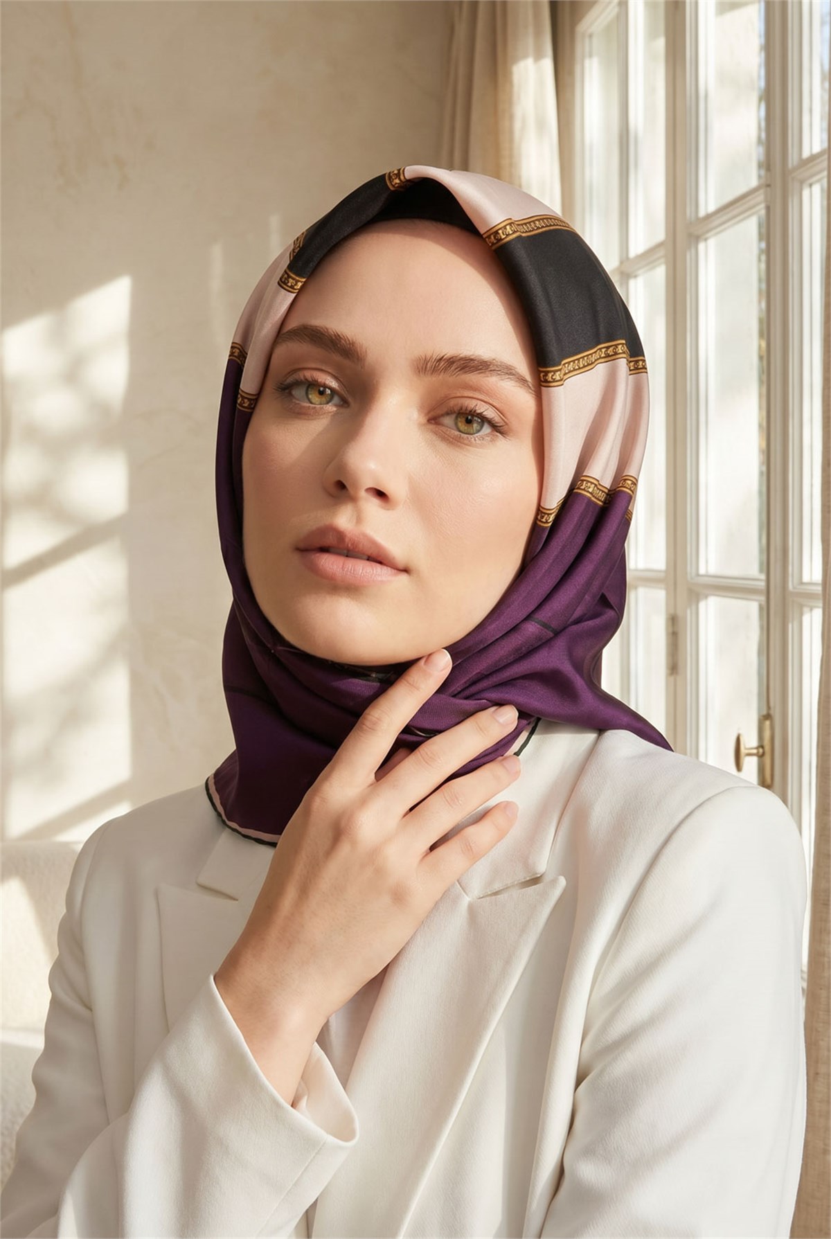 %100 Twill İpek Eşarp 90x90 Çizgili Barok Detaylı El Dikişli Kadın Eşarp