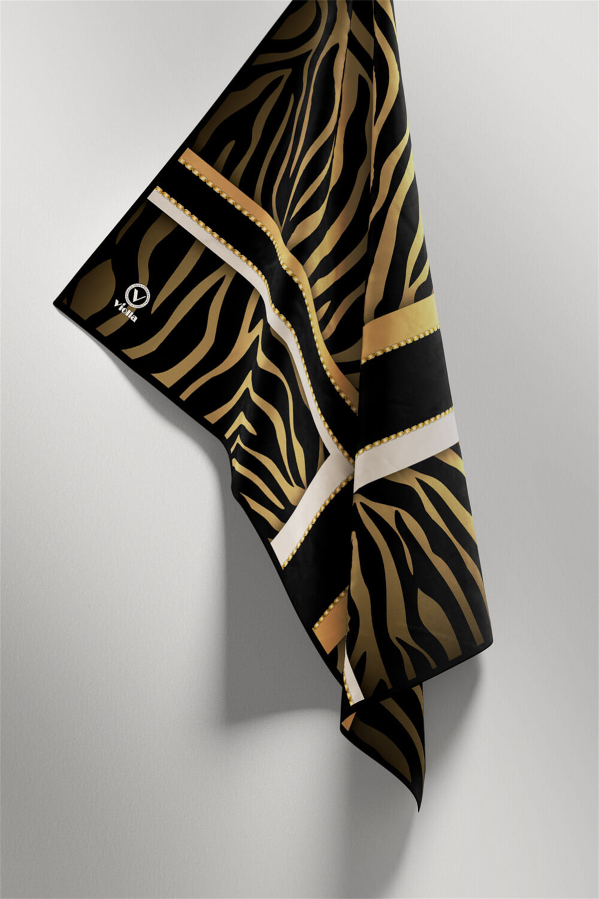 Twill Zebra Desenli Siyah - Gold Renkli 90x90 Eşarp (İpek İçermez) Dikim Şekli : El Dikişi