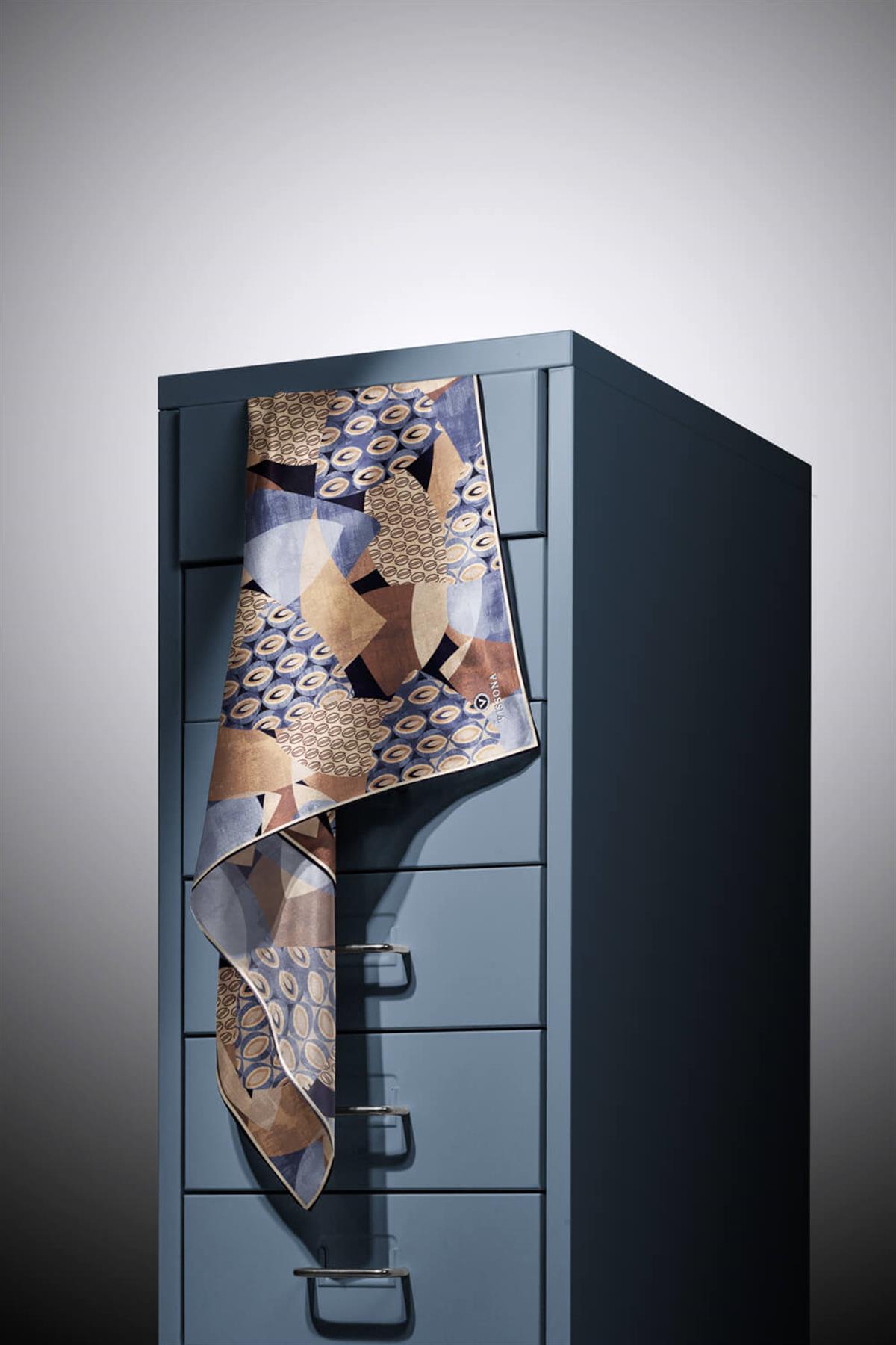 %100 Twill İpek Geometrik Desenli Gri - Sütlü Kahve Renkli 90x90 Eşarp Eşarp Kenar Dikiş Şekli El Dikişli