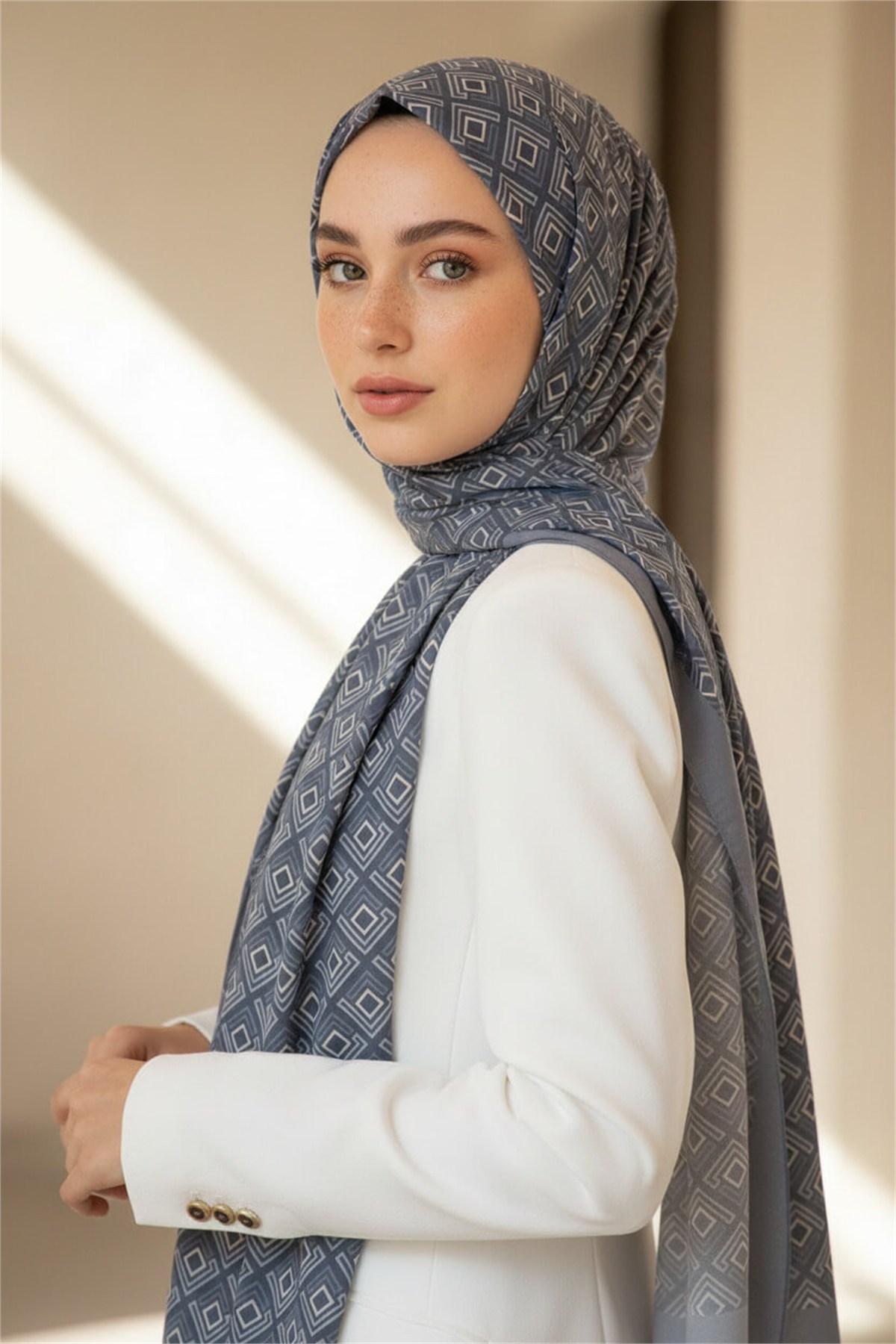 KREP MİNİ MOTİF DESENLİ GRİ RENKLİ 75X195 KIRIŞMAZ ŞAL