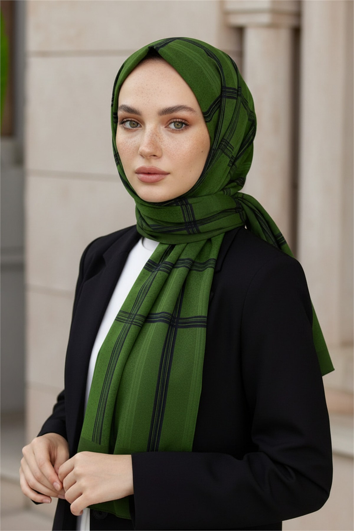 KREP GEOMETRİK DESENLİ ZÜMRÜT YEŞİLİ RENKLİ 75X195 KIRIŞMAZ ŞAL