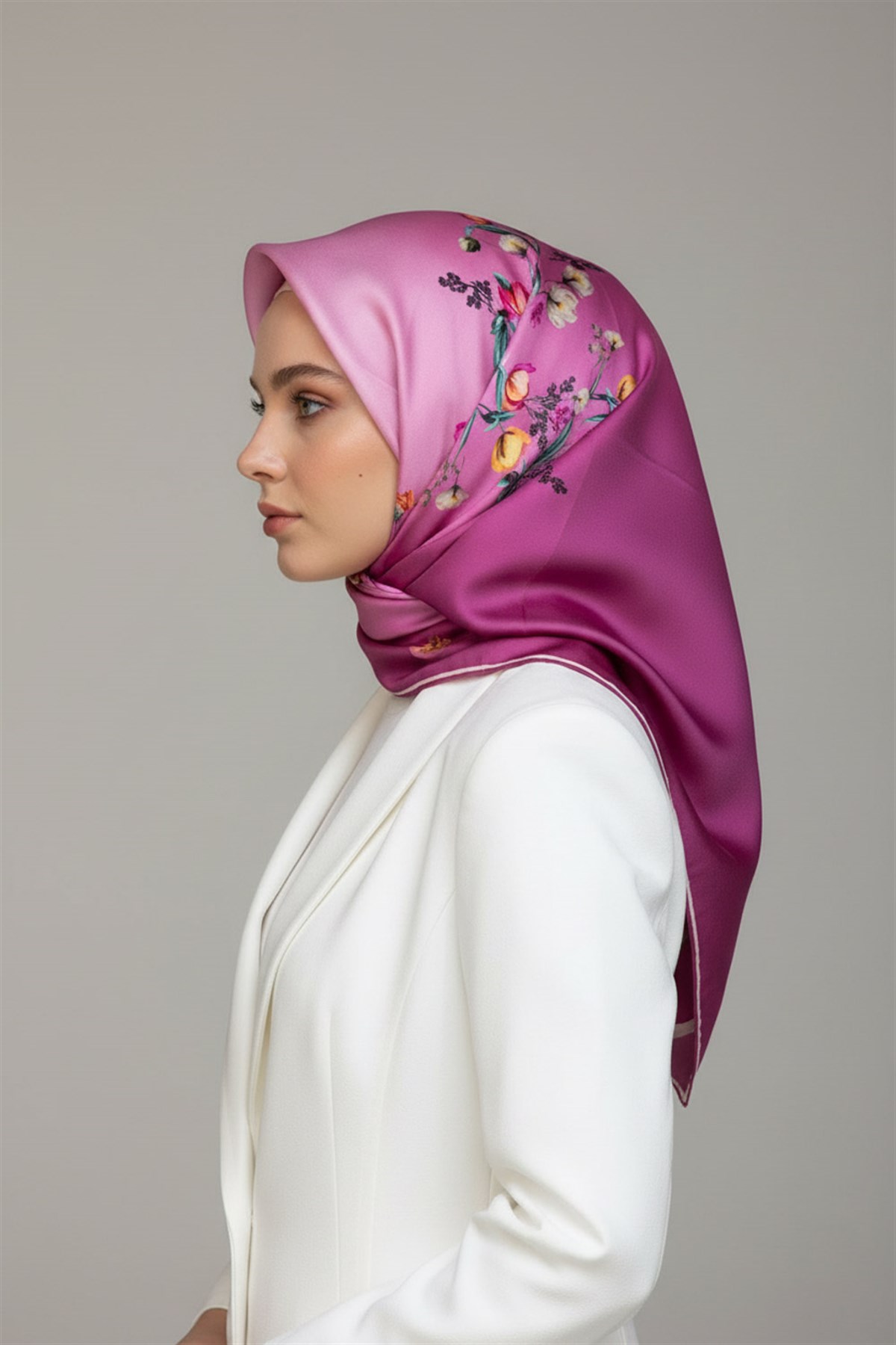 %100 Twill İpek Sonsuz Çiçek Desenli Pembe Renkli 90x90 Eşarp Dikim Şekli : El Dikişi