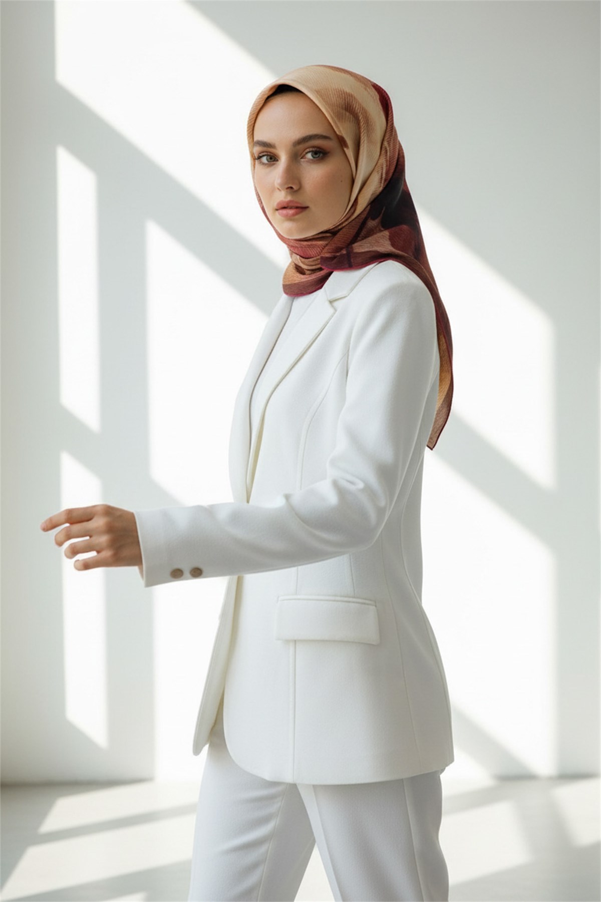 %100 Twill İpek Yaprak Desenli Bordo Renkli 90x90 Eşarp Dikim Şekli : El Dikişi