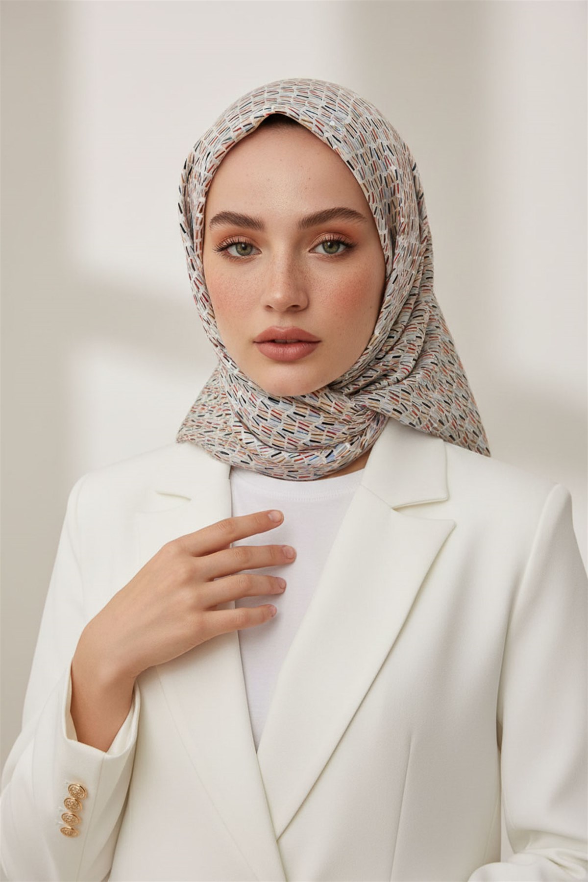 %100 Twill İpek Çizgi Desenli Gri Renkli 90x90 Eşarp Dikim Şekli : El Dikişi