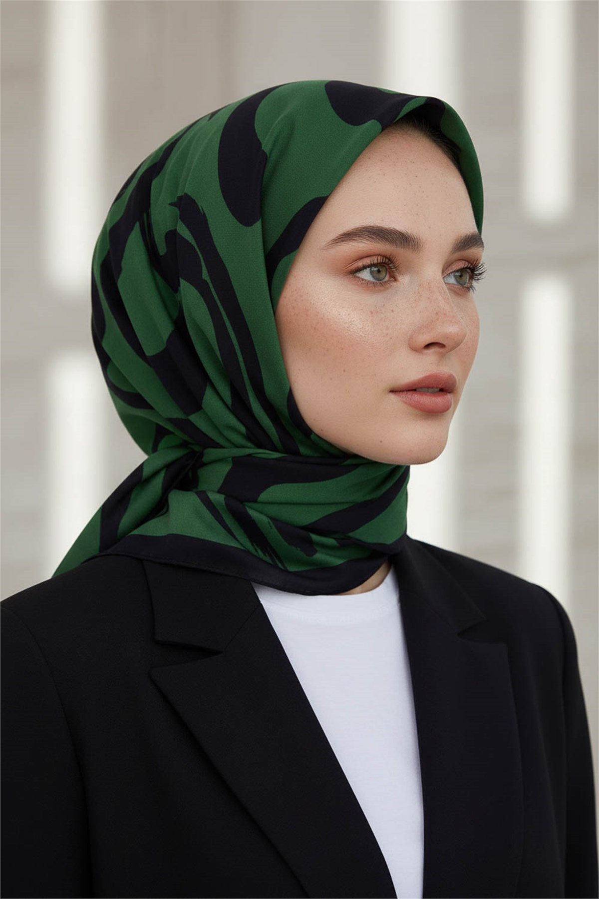 KREP FIRÇA DARBESİ DESENLİ ZÜMRÜT YEŞİLİ RENKLİ 75X195 KIRIŞMAZ ŞAL