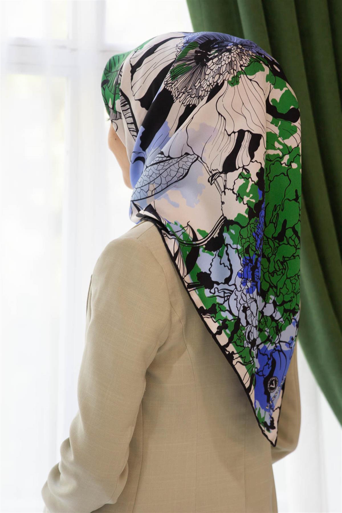 %100 Twill İpek Yaprak Desenli Saks - Zümrüt Yeşili Renkli 90x90 Eşarp Dikim Şekli : El Dikişi