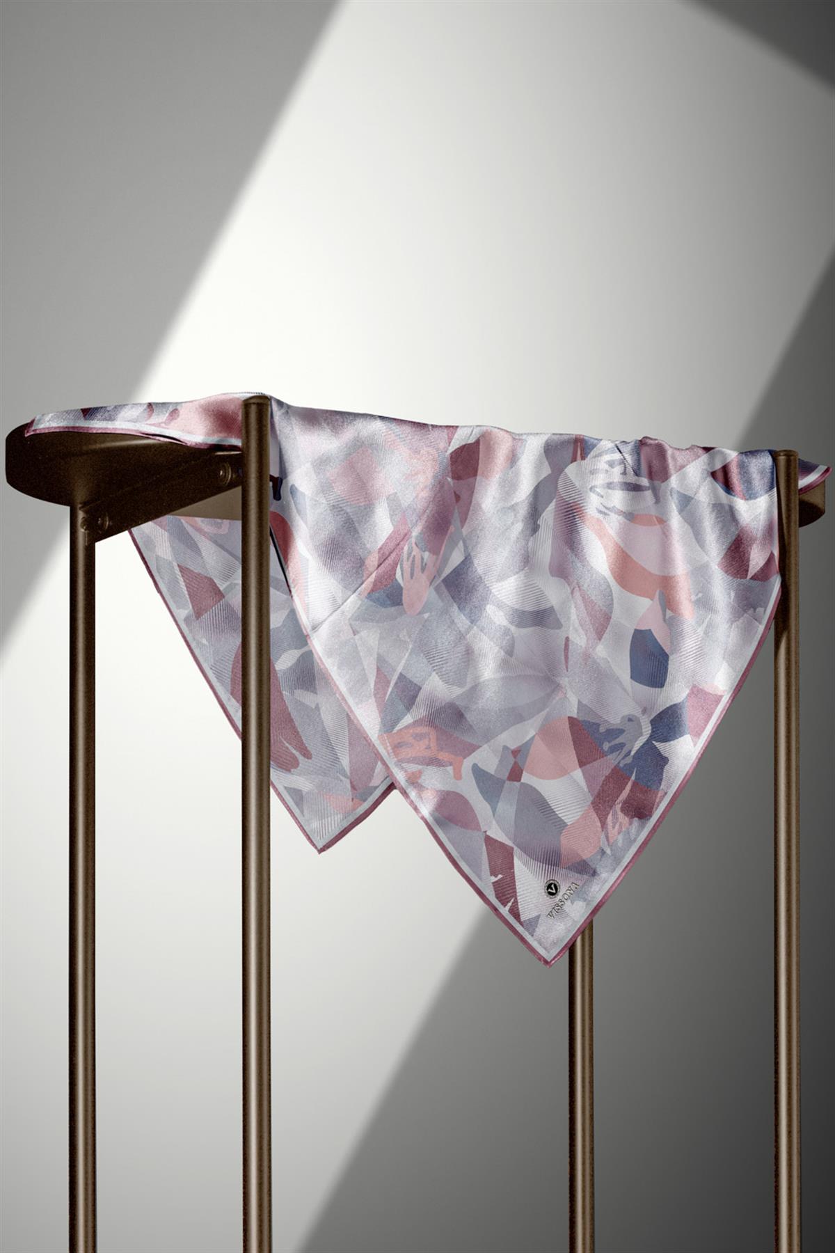 %100 Twill İpek Çiçek Desenli Pudra - Bebe Mavisi Renkli 90x90 Eşarp Dikim Şekli : El Dikişi