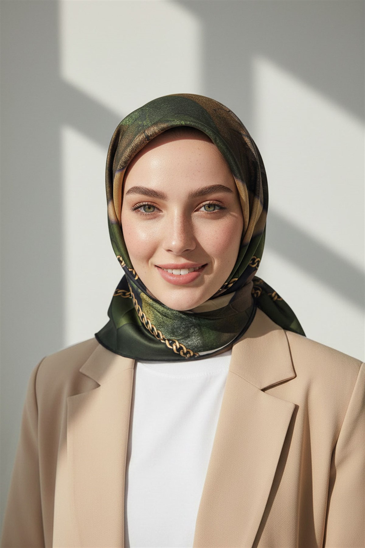 %100 Twill İpek Taş Efekti Desenli Haki - Siyah Renkli 90x90 Eşarp Dikim Şekli : El Dikişi