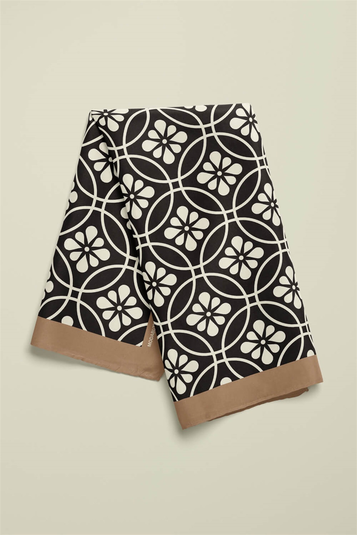 D104 Kadın Çiçek Desenli Bandana 50x50 Siyah Beyaz
