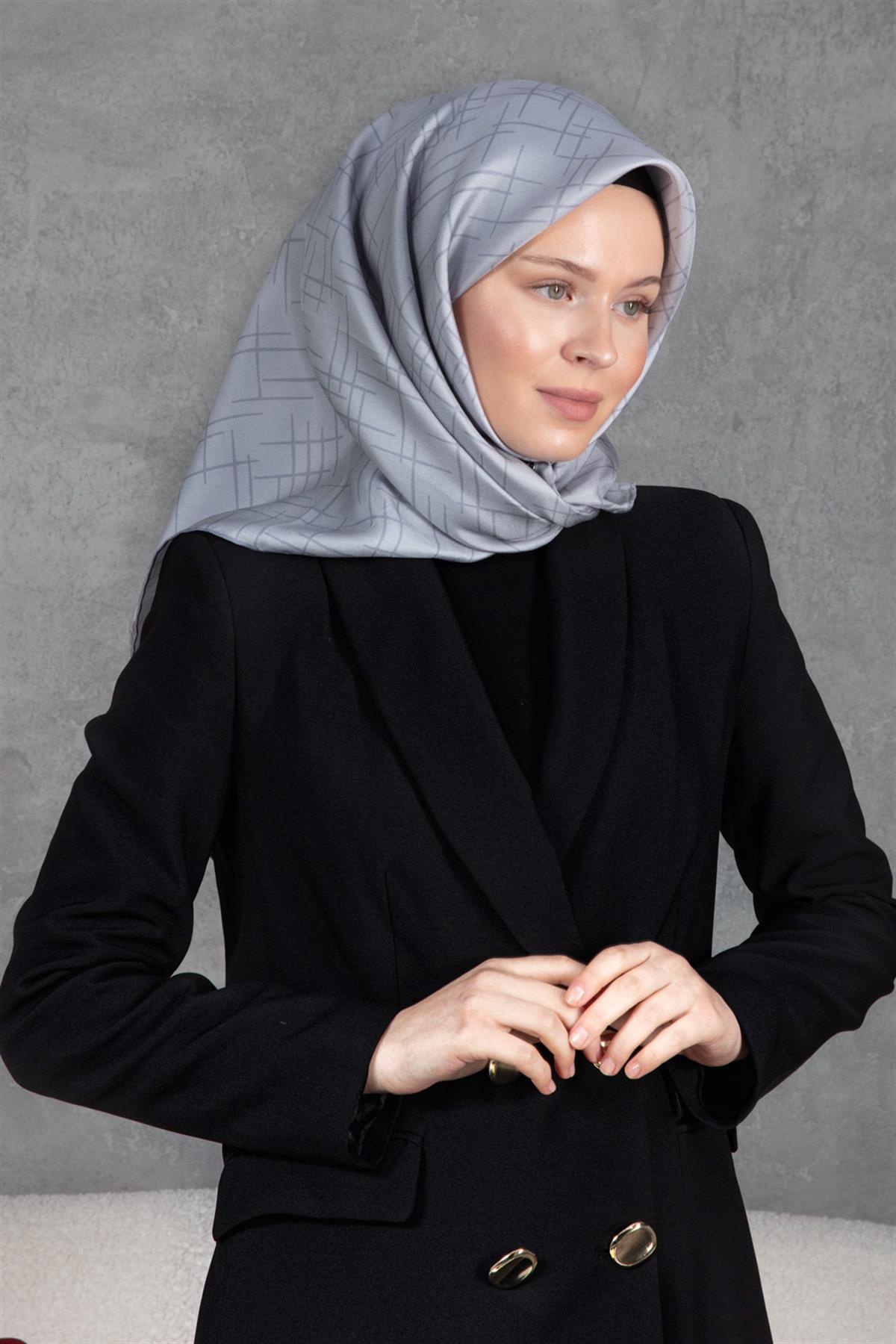 %100 Twill İpek Çizgi Desenli Gri Renkli 90x90 Eşarp Dikim Şekli : El Dikişi