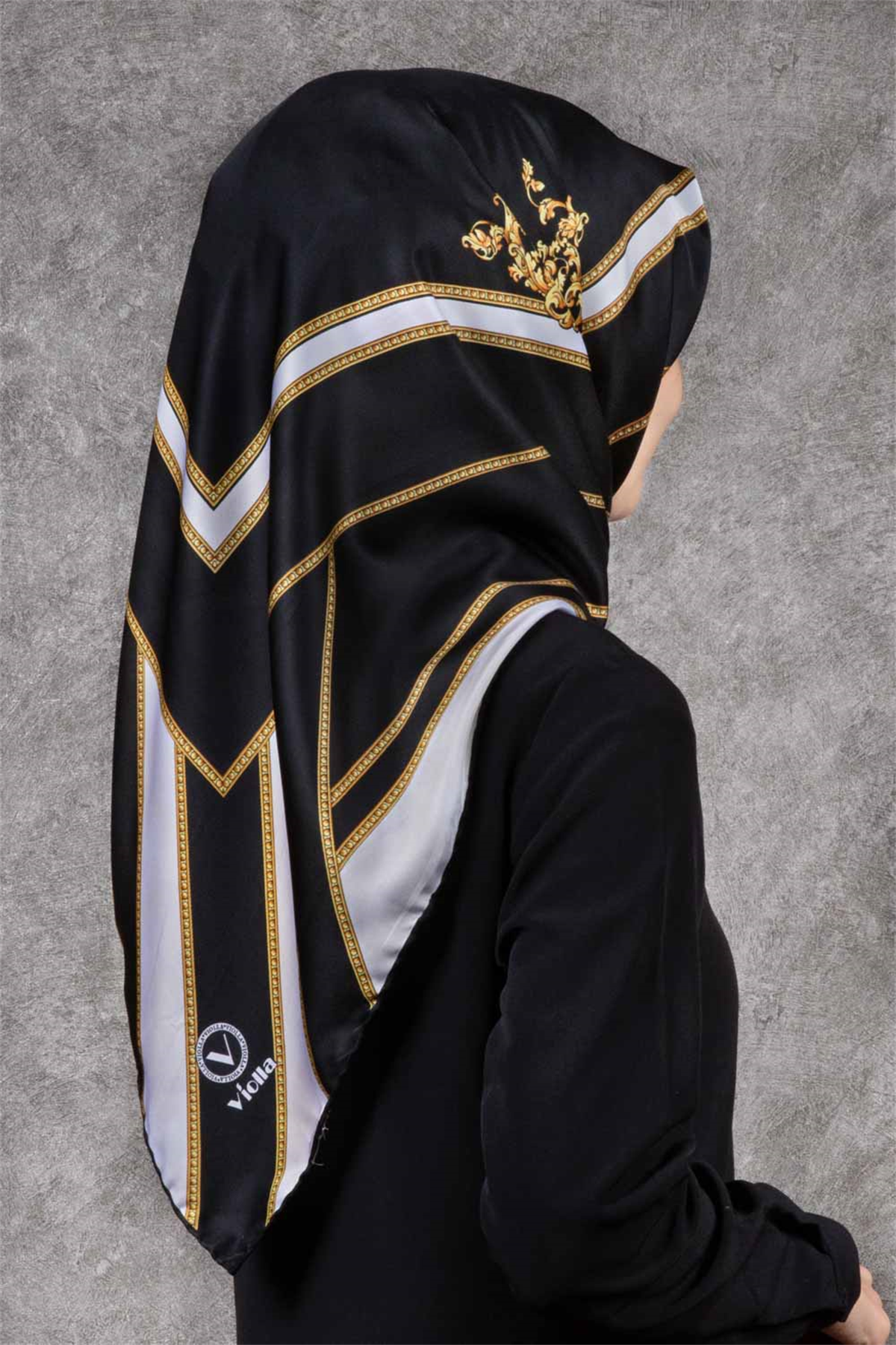 Twill Barok Desenli Siyah - Krem Renkli 90x90 Eşarp (İpek İçermez) Dikim Şekli : El Dikişi