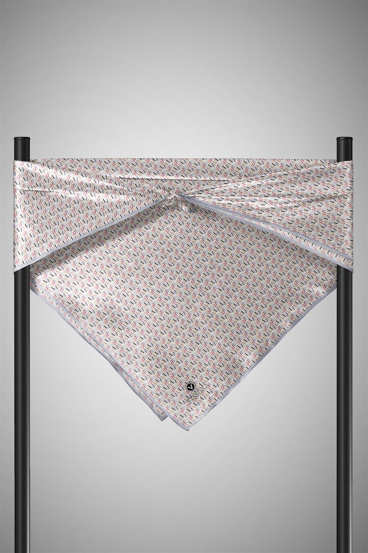 %100 Twill İpek Çizgi Desenli Gri Renkli 90x90 Eşarp Dikim Şekli : El Dikişi