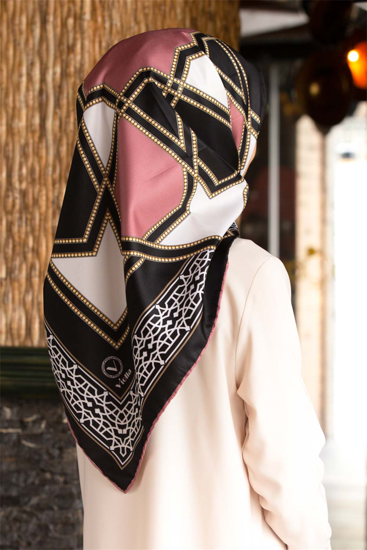 Twill Osmanlı Çini Desenli Pudra Renkli 90x90 Eşarp (İpek İçermez)Kenar Dikiş Şekli El Dikişli