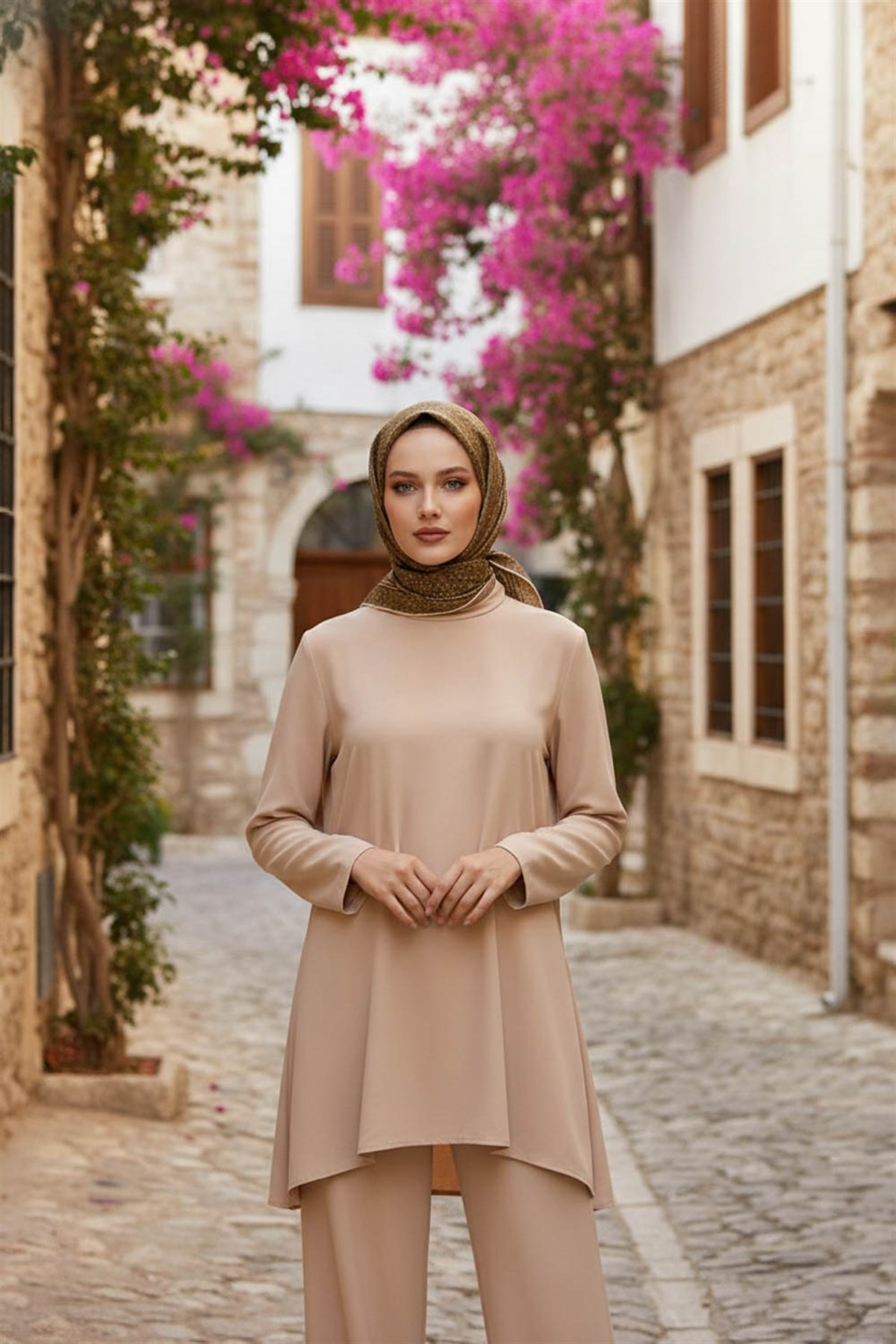 %57 İPEK %43 VİSKON Twill İpek Zincir Desenli Vizon - Gold Renkli 90x90 Eşarp Dikim Şekli : El Dikişi