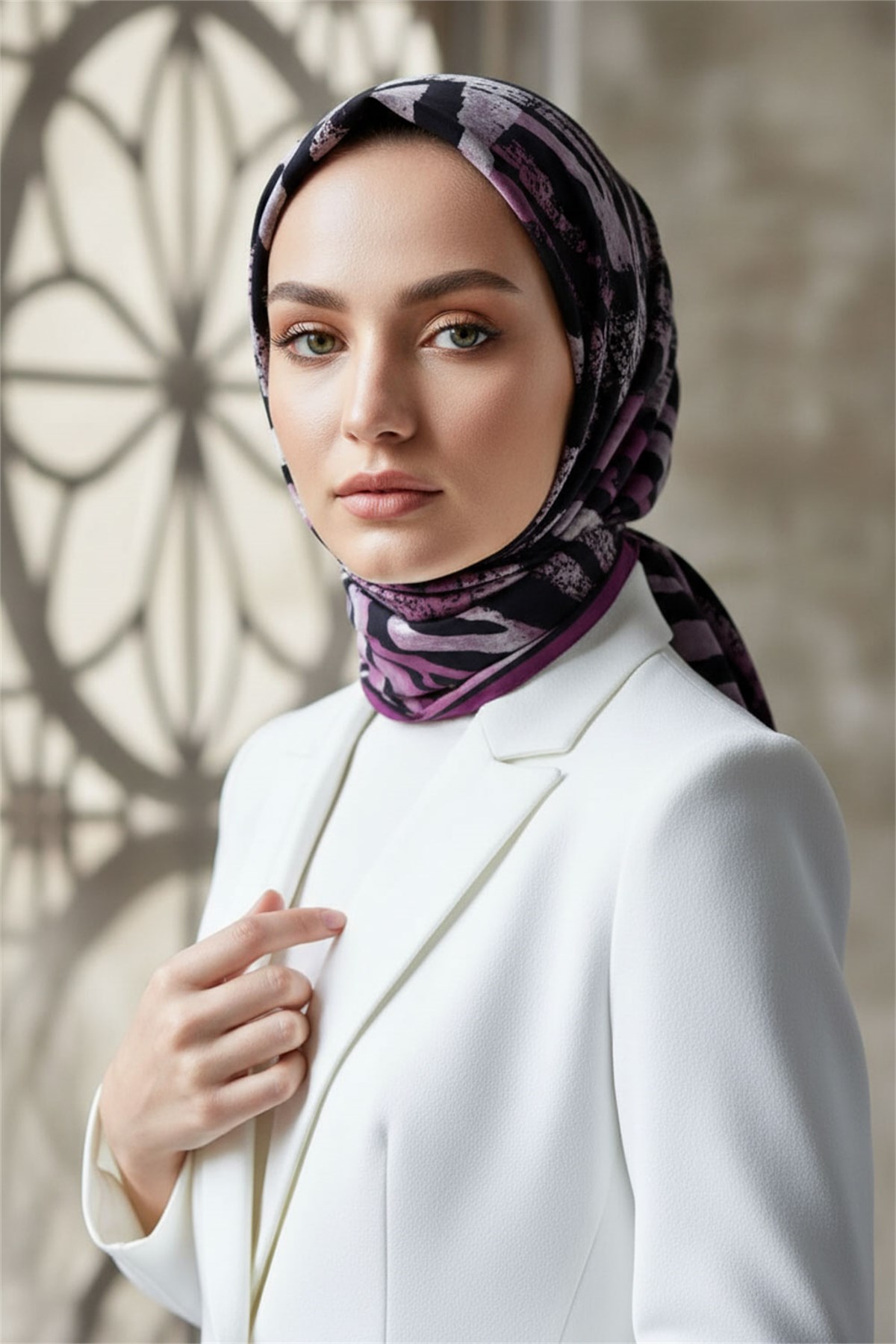 KREP ZEBRA DESENLİ MÜRDÜM - SİYAH RENKLİ 75X195 KIRIŞMAZ ŞAL