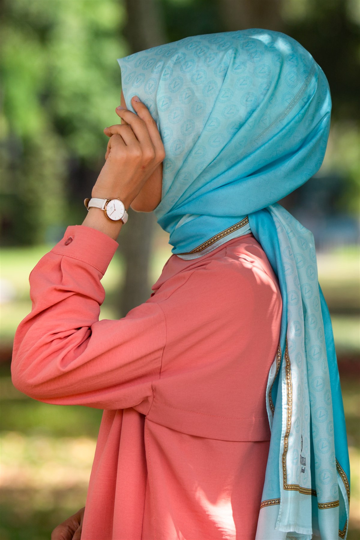 %100 İpek Degradeli Ve Monogram Desenli Su Yeşili - Gold Renkli 92x210 Şal