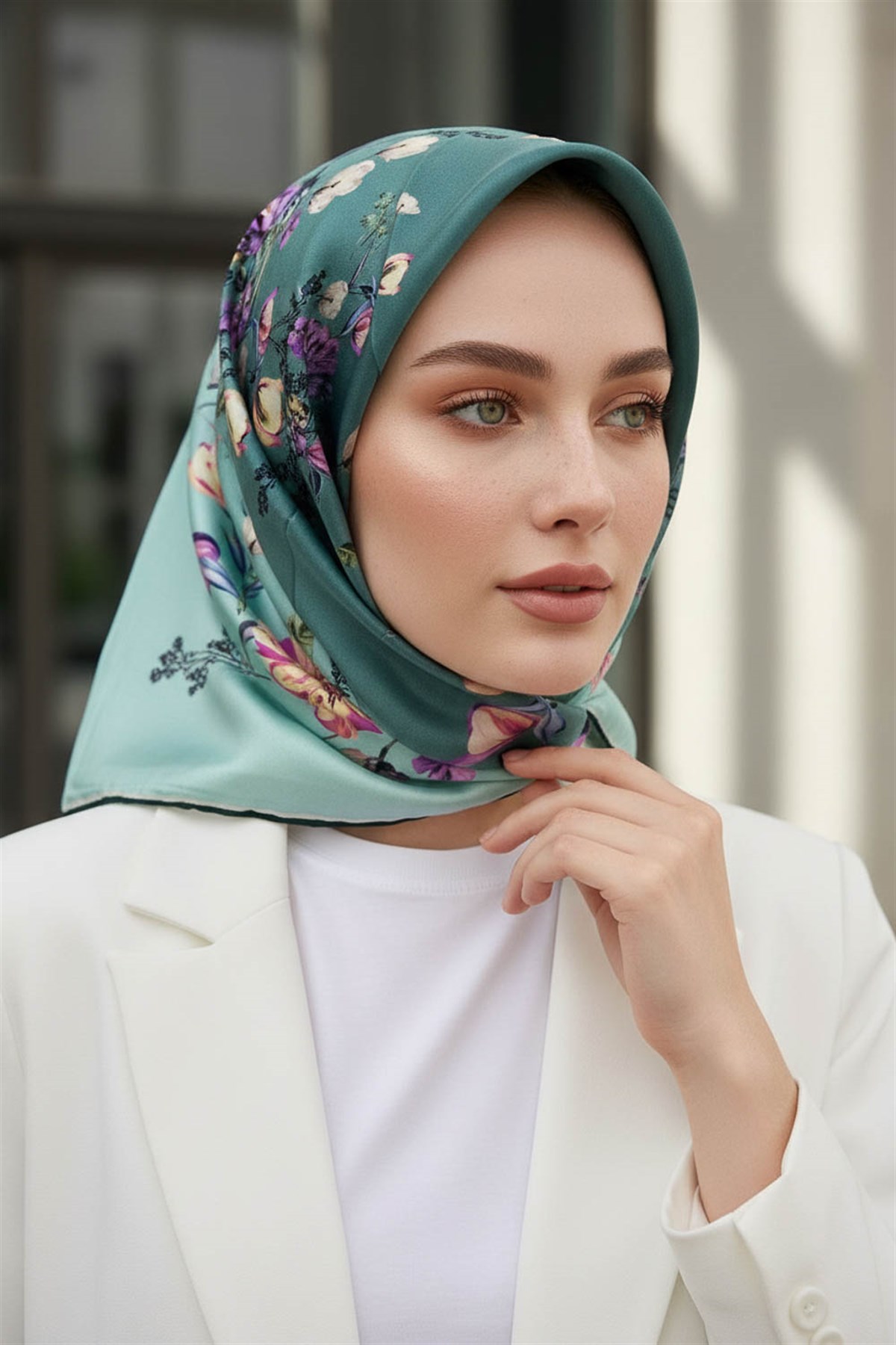 %100 Twill İpek Sonsuz Çiçek Desenli Mint Yeşili Renkli 90x90 Eşarp Dikim Şekli : El Dikişi