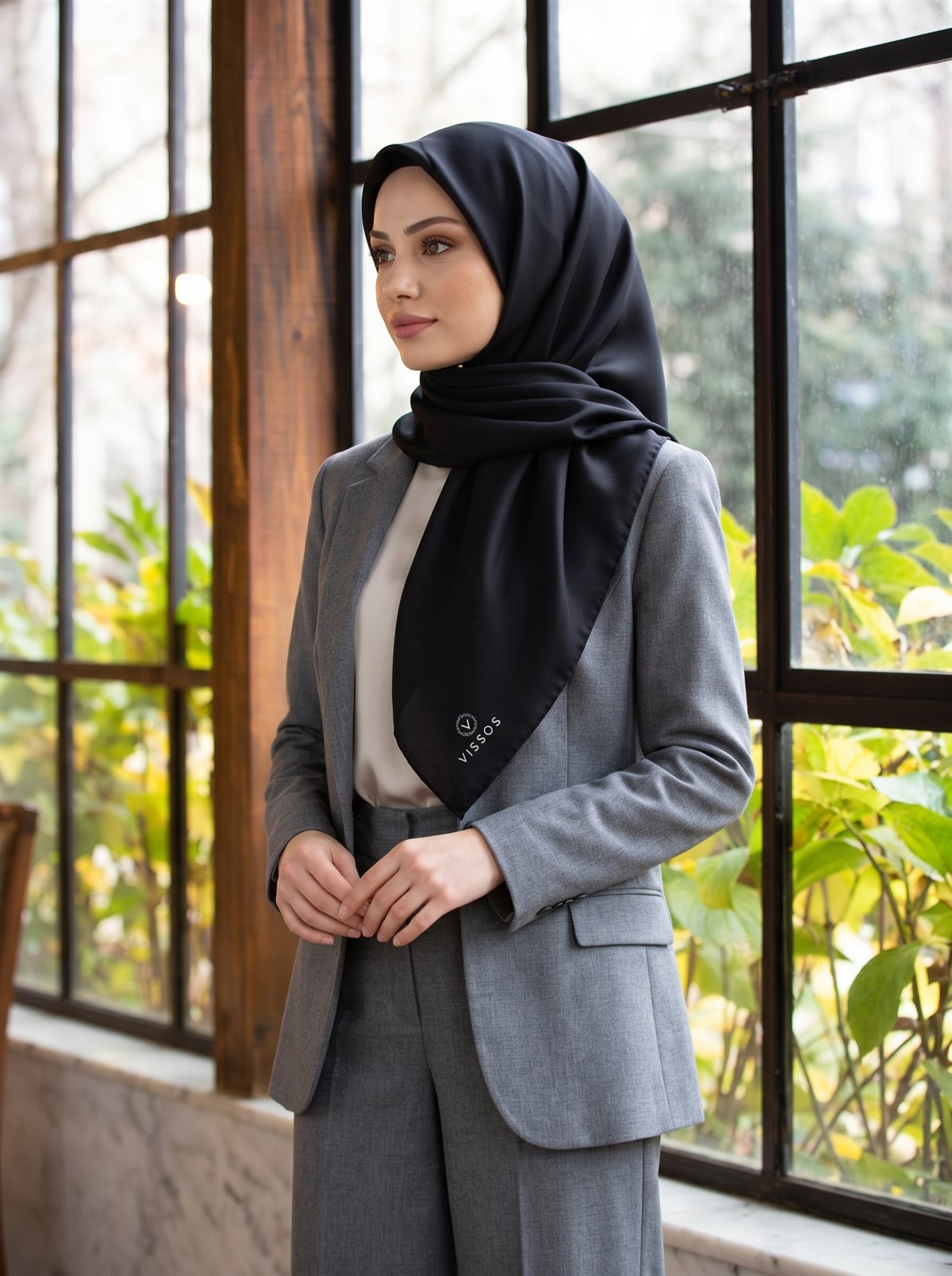 %100 Twill İpek Düz Siyah Renkli Daha Tok Exclusive Serisi 90x90 Eşarp Dikim Şekli : El Dikişi