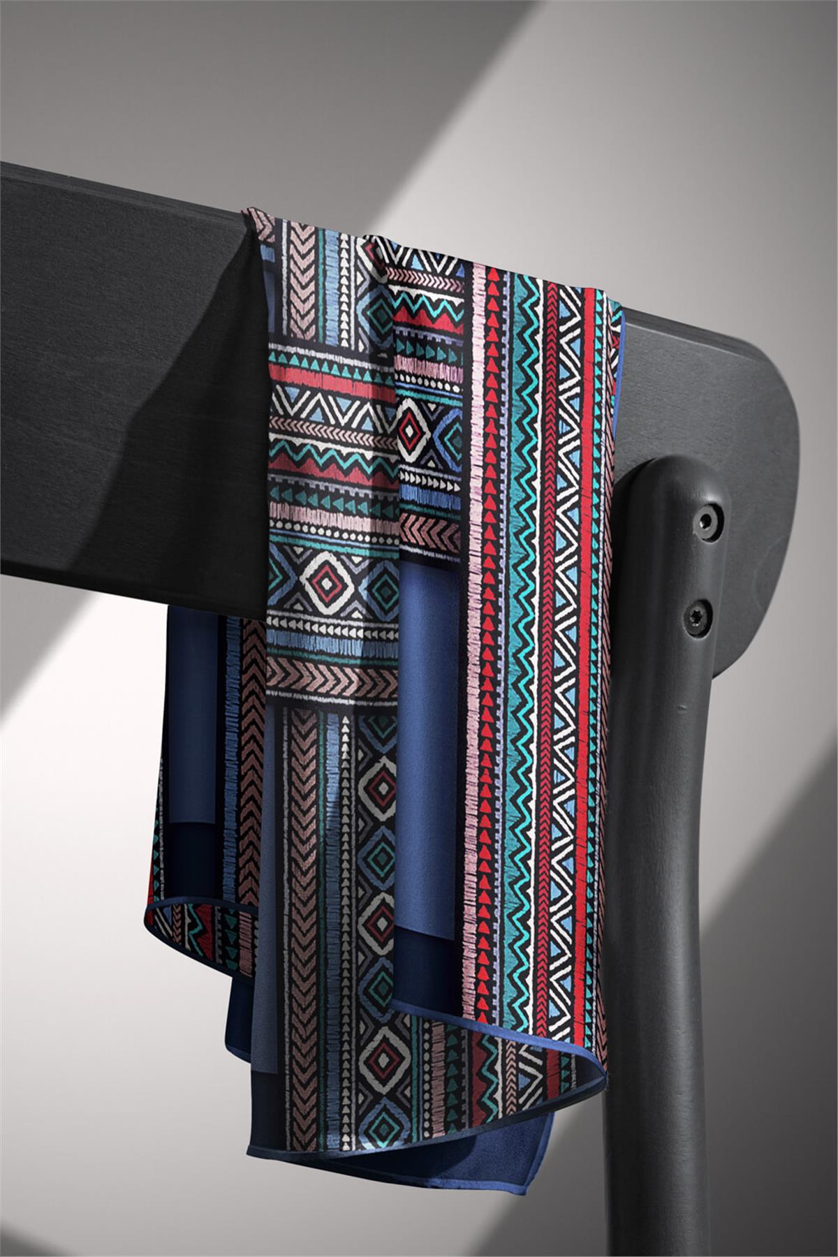 %100 Twill İpek Etnik Desenli İndigo - Bordo Renkli 90x90 Eşarp Dikim Şekli : El Dikişi