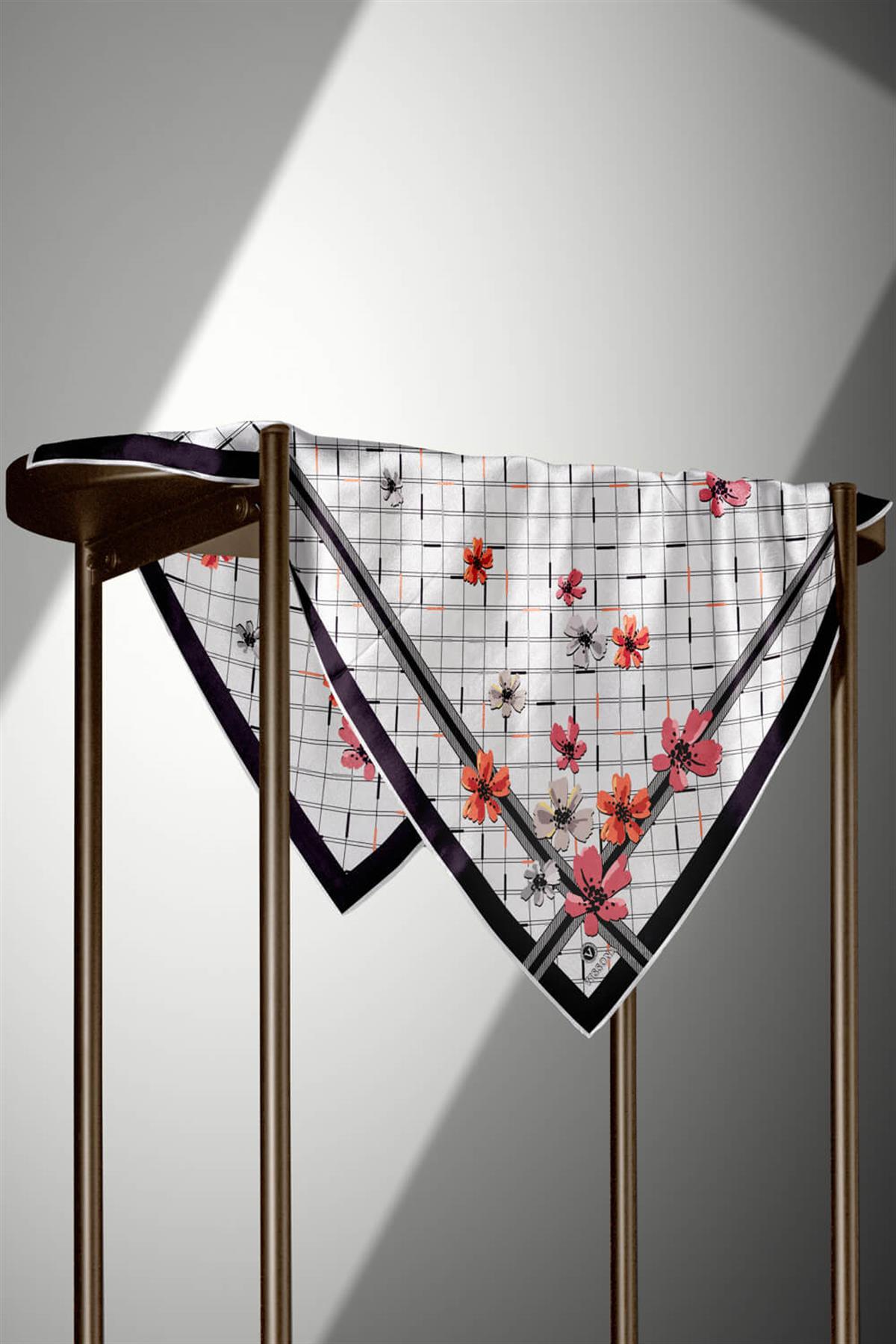 %100 Twill İpek Çıtır Çiçek Desenli Narçiçeği - Krem Renkli 90x90 Eşarp Dikim Şekli : El Dikişi