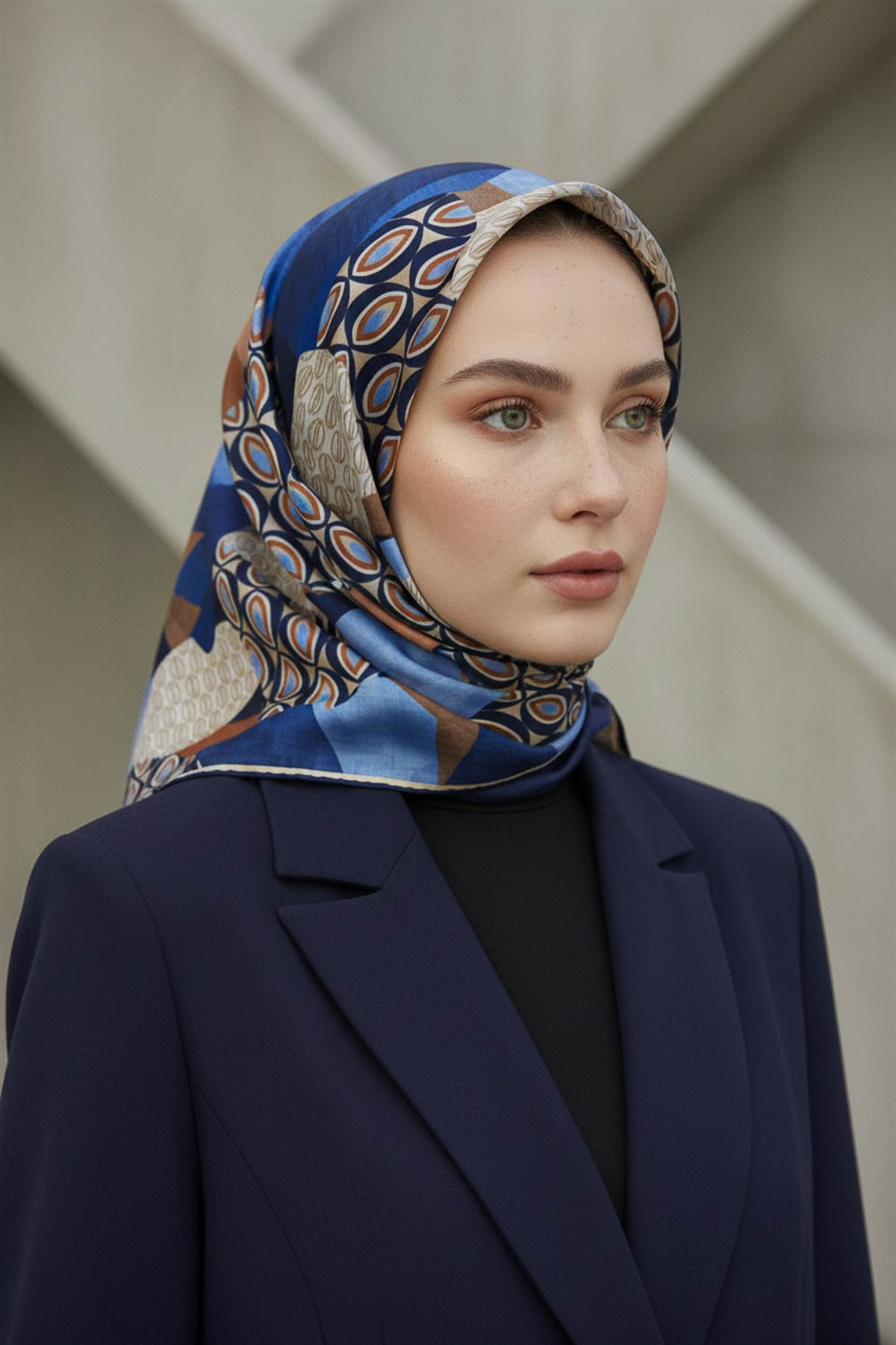 %100 Twill İpek Geometrik Desenli Lacivert- Taba Renkli 90x90 Eşarp Eşarp Kenar Dikiş Şekli El Dikişli