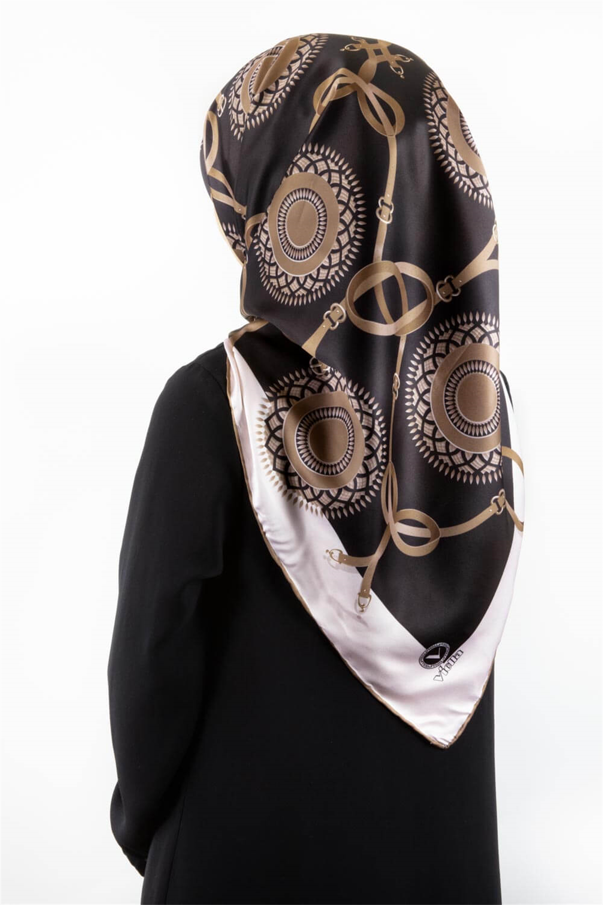 Twill Kemerli Ve Geometrik Desenli Bej Renkli 90x90 Eşarp (İpek İçermez) Kenar Dikiş Şekli El Dikişli