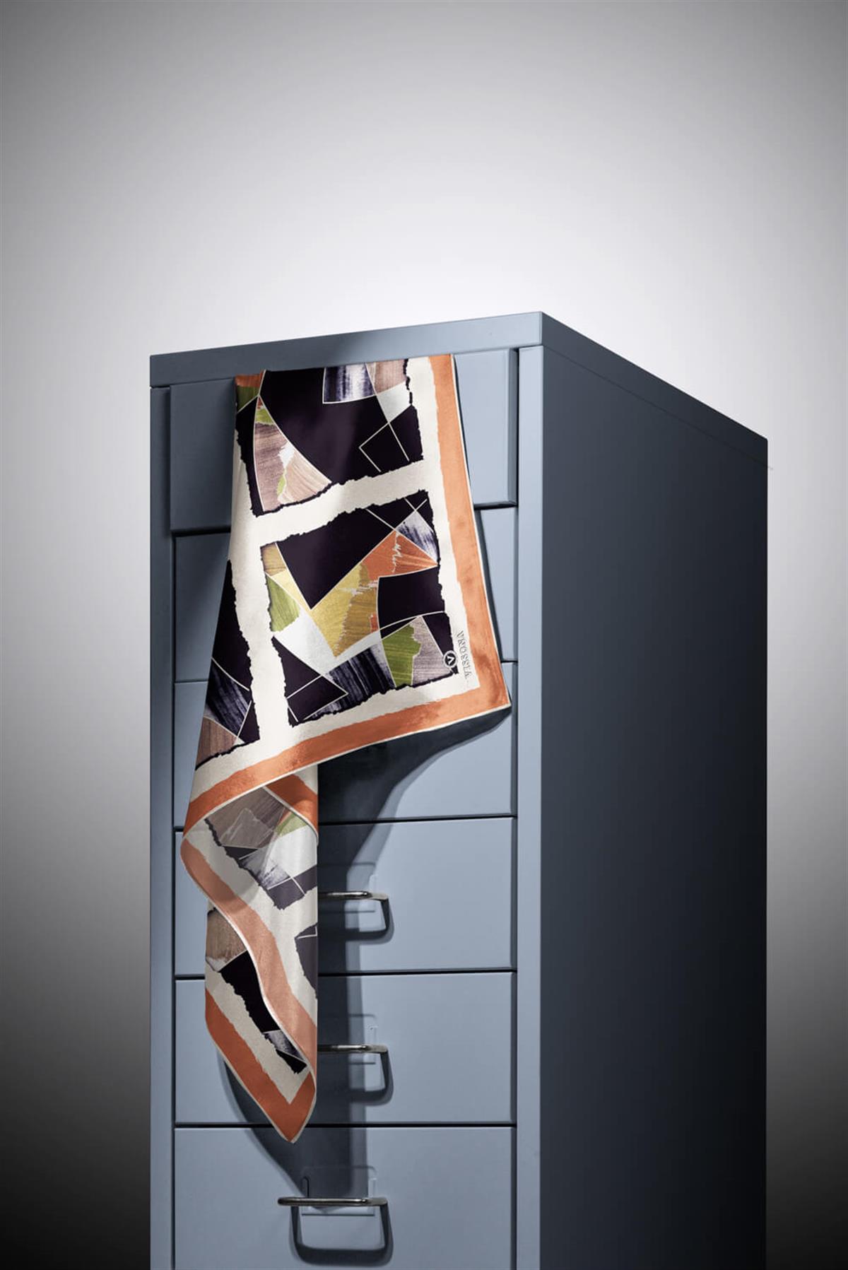 %100 Twill İpek Geometrik Desenli Bakır - Haki Renkli 90x90 Eşarp Dikim Şekli : El Dikişi