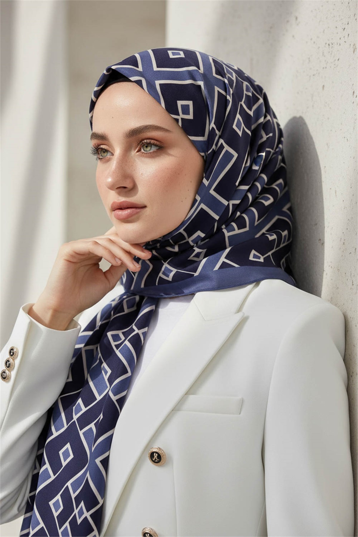 KREP GEOMETRİK DESENLİ İNDİGO RENKLİ 75X195 KIRIŞMAZ ŞAL
