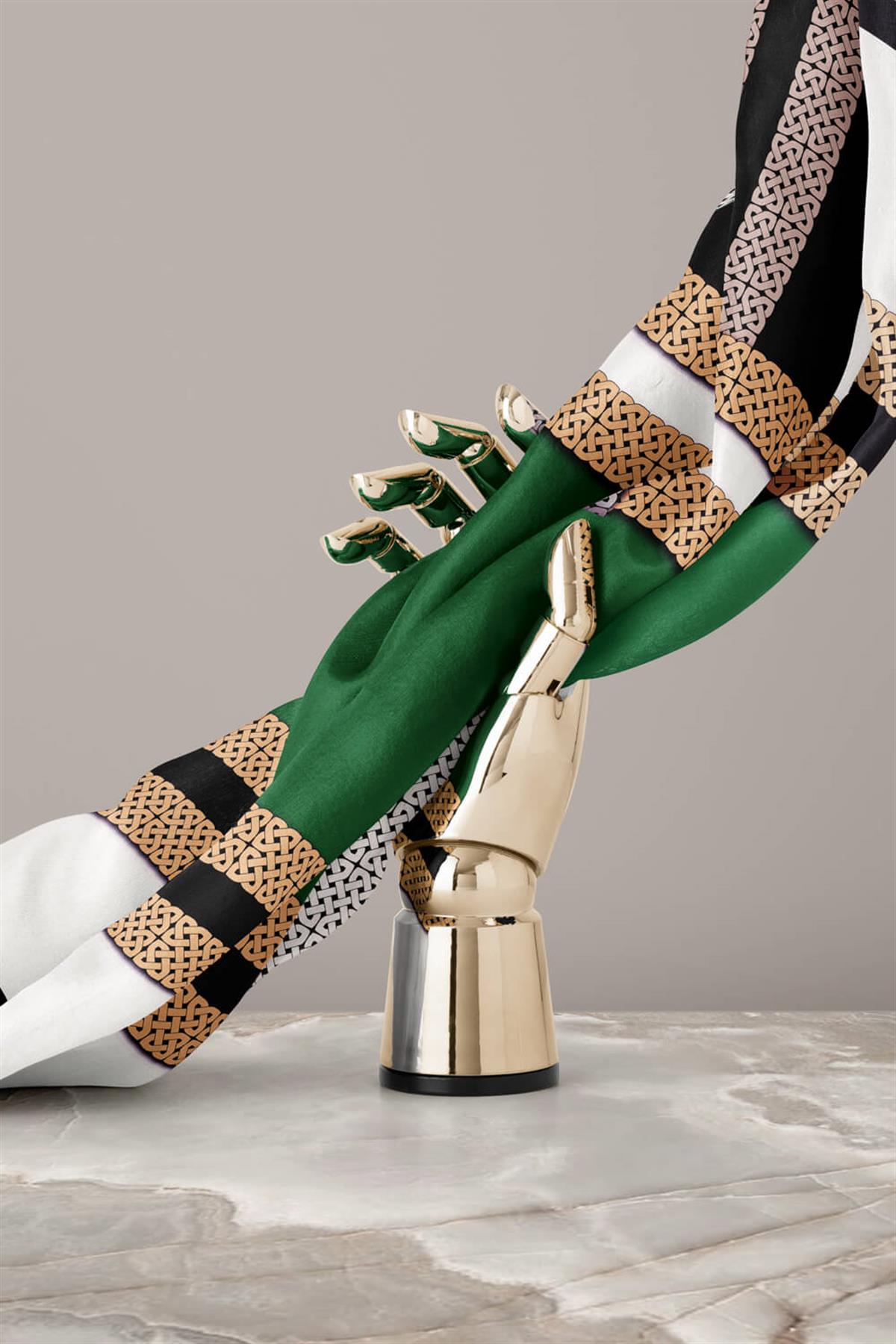 %100 Twill İpek Geometrik Desenli Siyah - Zümrüt Yeşili Renkli 90x90 Eşarp Dikim Şekli : El Dikişi