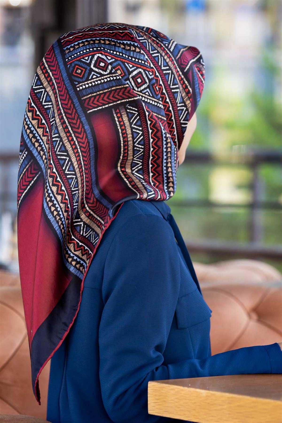 %100 Twill İpek Etnik Desenli Lacivert - Bordo  Renkli 90x90 Eşarp Dikim Şekli : El Dikişi