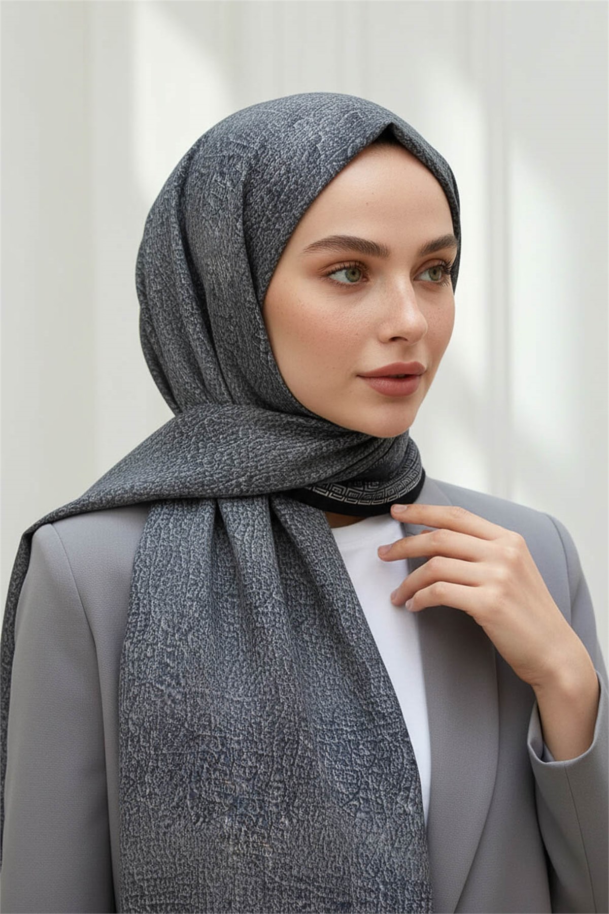 KREP DESENLİ FÜME RENKLİ 75X195 KIRIŞMAZ ŞAL