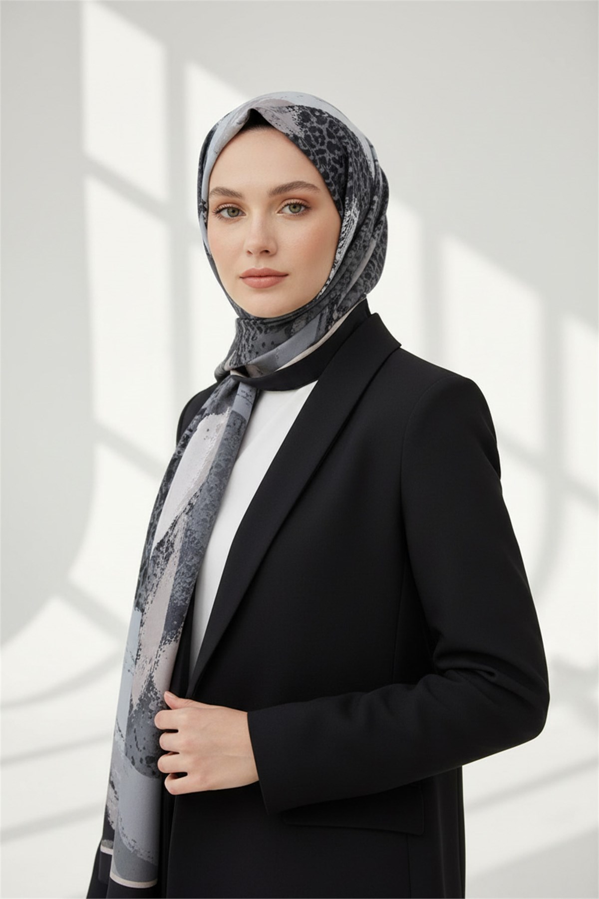 KREP LEOPAR DESENLİ SİYAH - GRİ RENKLİ 75X195 KIRIŞMAZ ŞAL