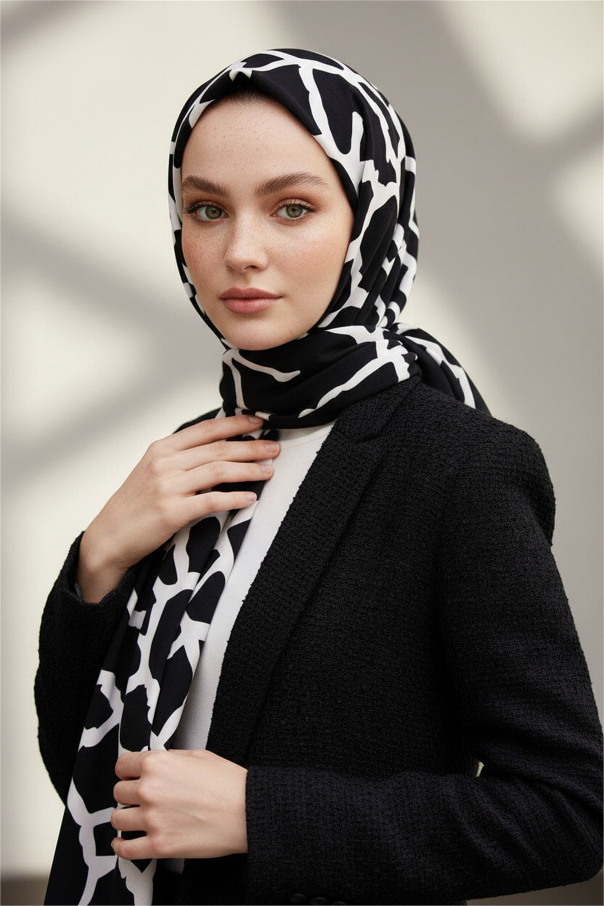 KREP TAŞ DESENLİ SİYAH - BEYAZ RENKLİ 75X195 KIRIŞMAZ ŞAL