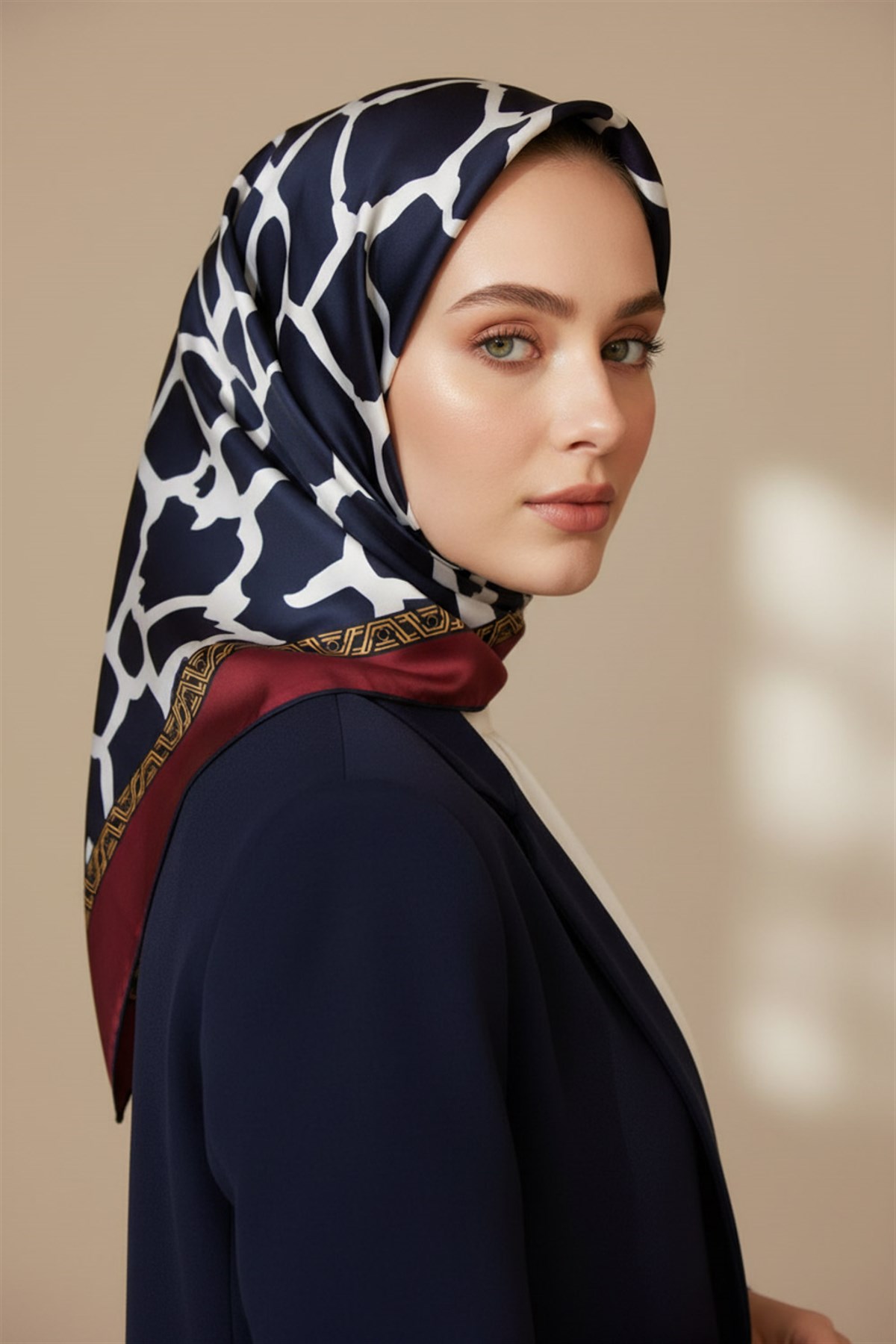 %100 Twill Taş Desenli Lacivert - Bordo Renkli 90x90 Eşarp Dikim Şekli: El Dikişi