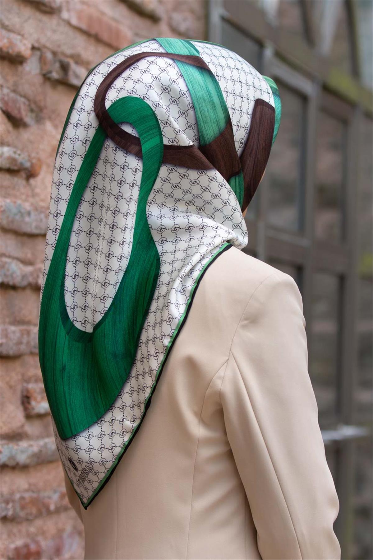 100% Twill Geometrik Halka Desenli Zümrüt Yeşili - Kahverengi  Renkli 90x90 Dikim Şekli : El Dikişi Eşarp